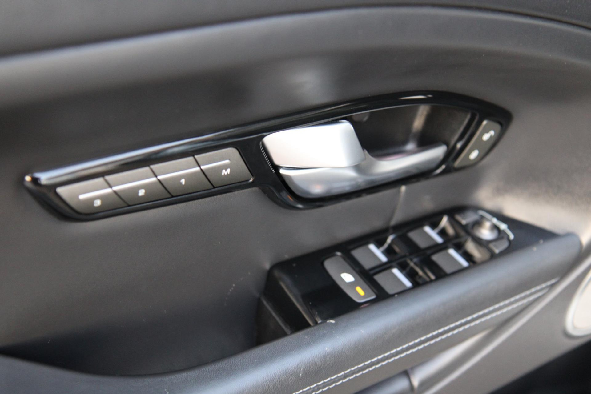 45820093-17.jpg