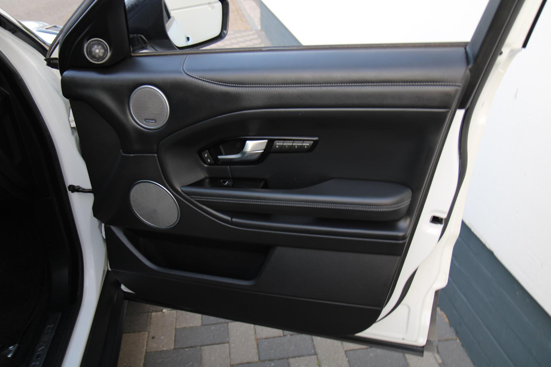 45820093-90.jpg