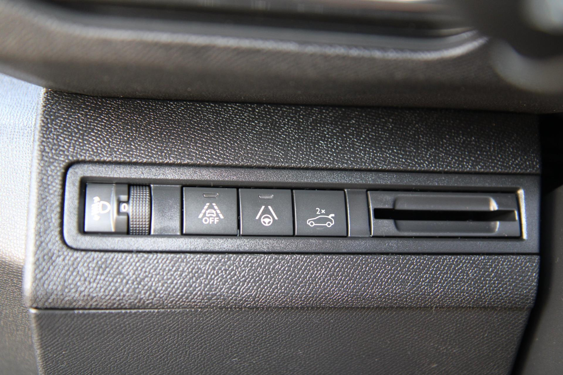 45846942-84.jpg