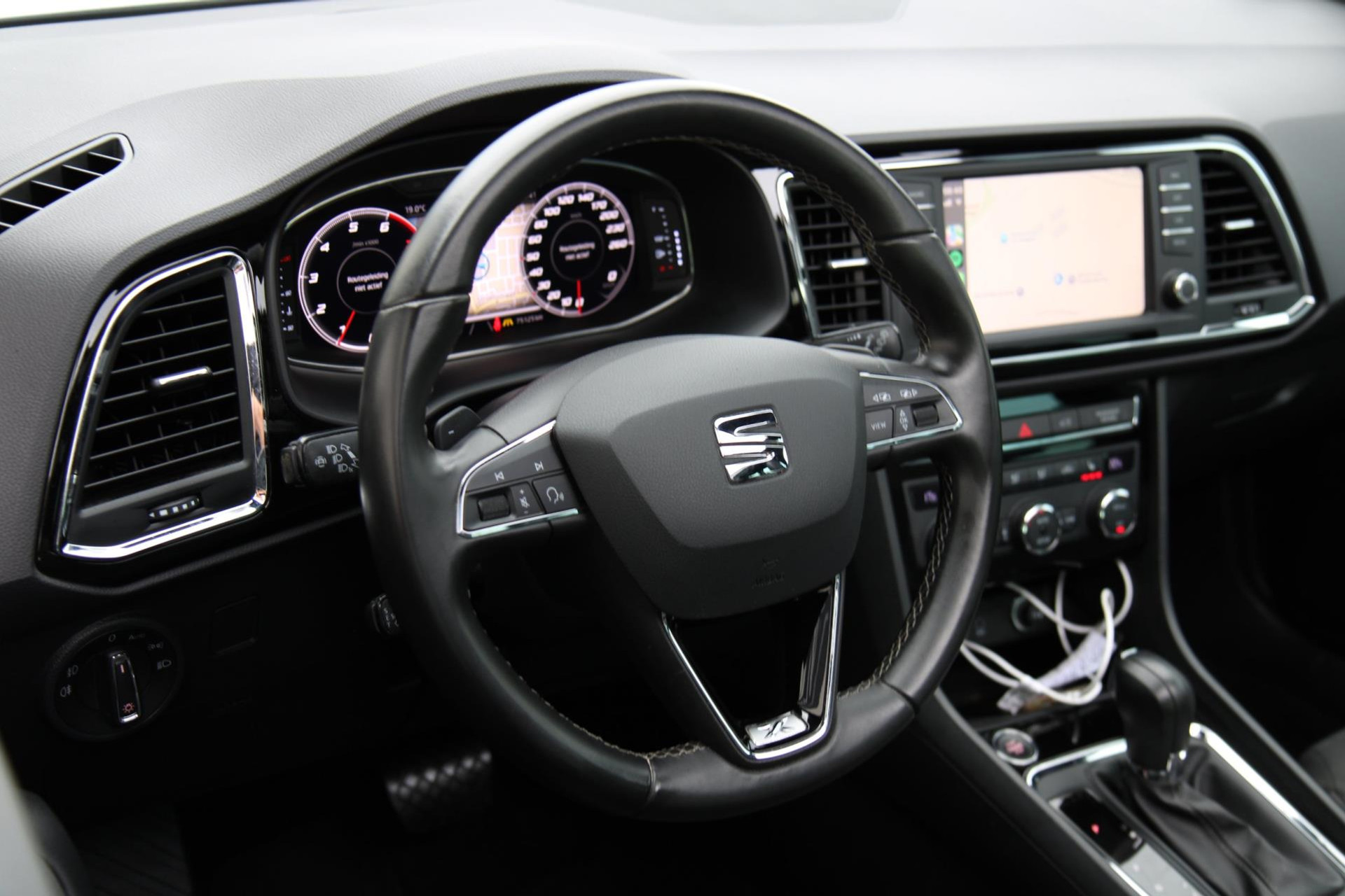 46173860-17.jpg