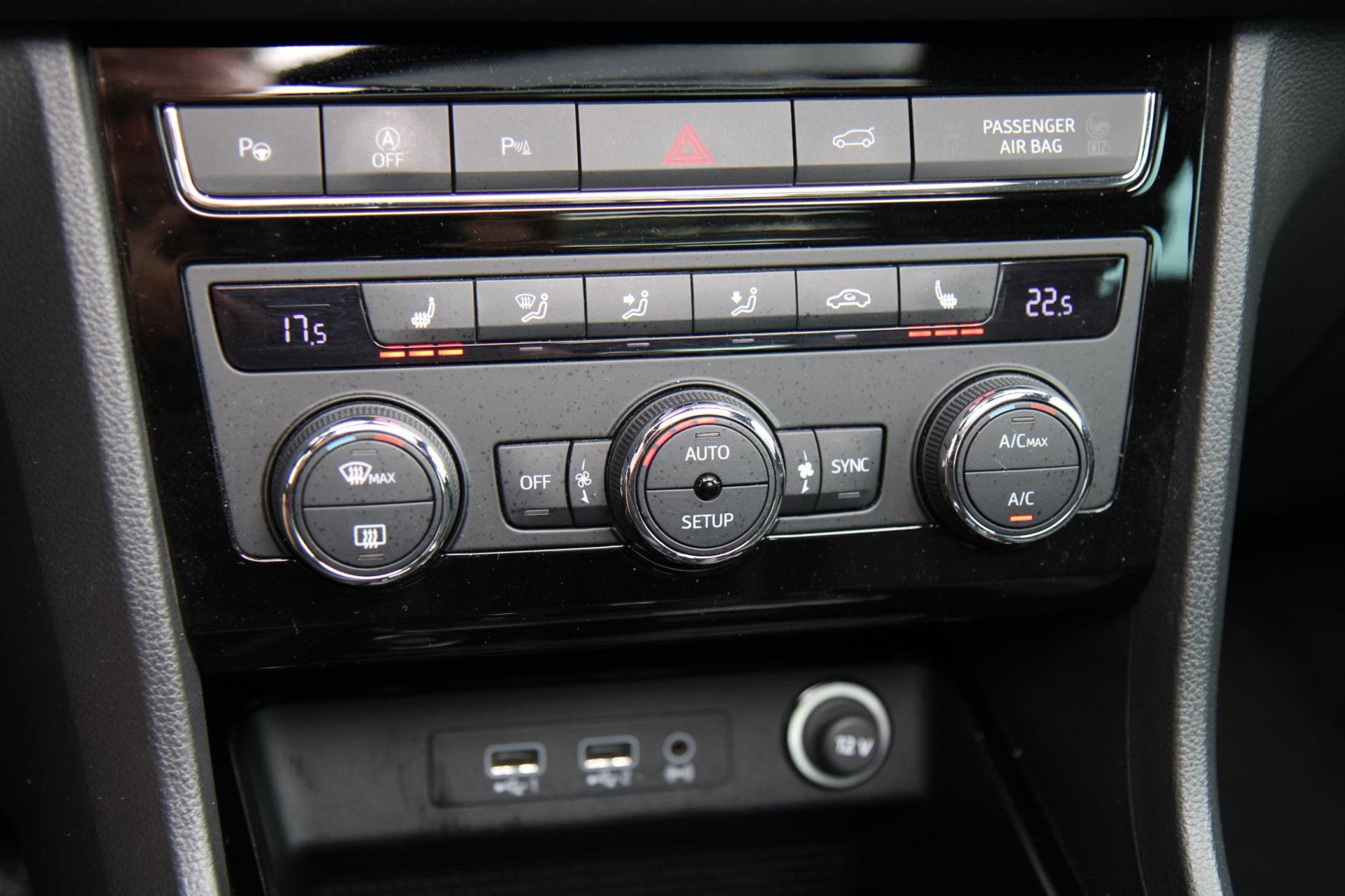 46173860-40.jpg