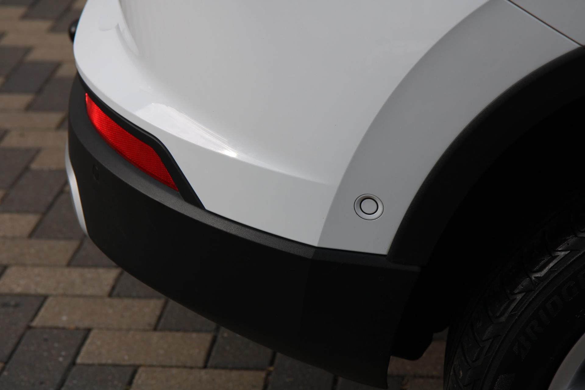 46173860-82.jpg