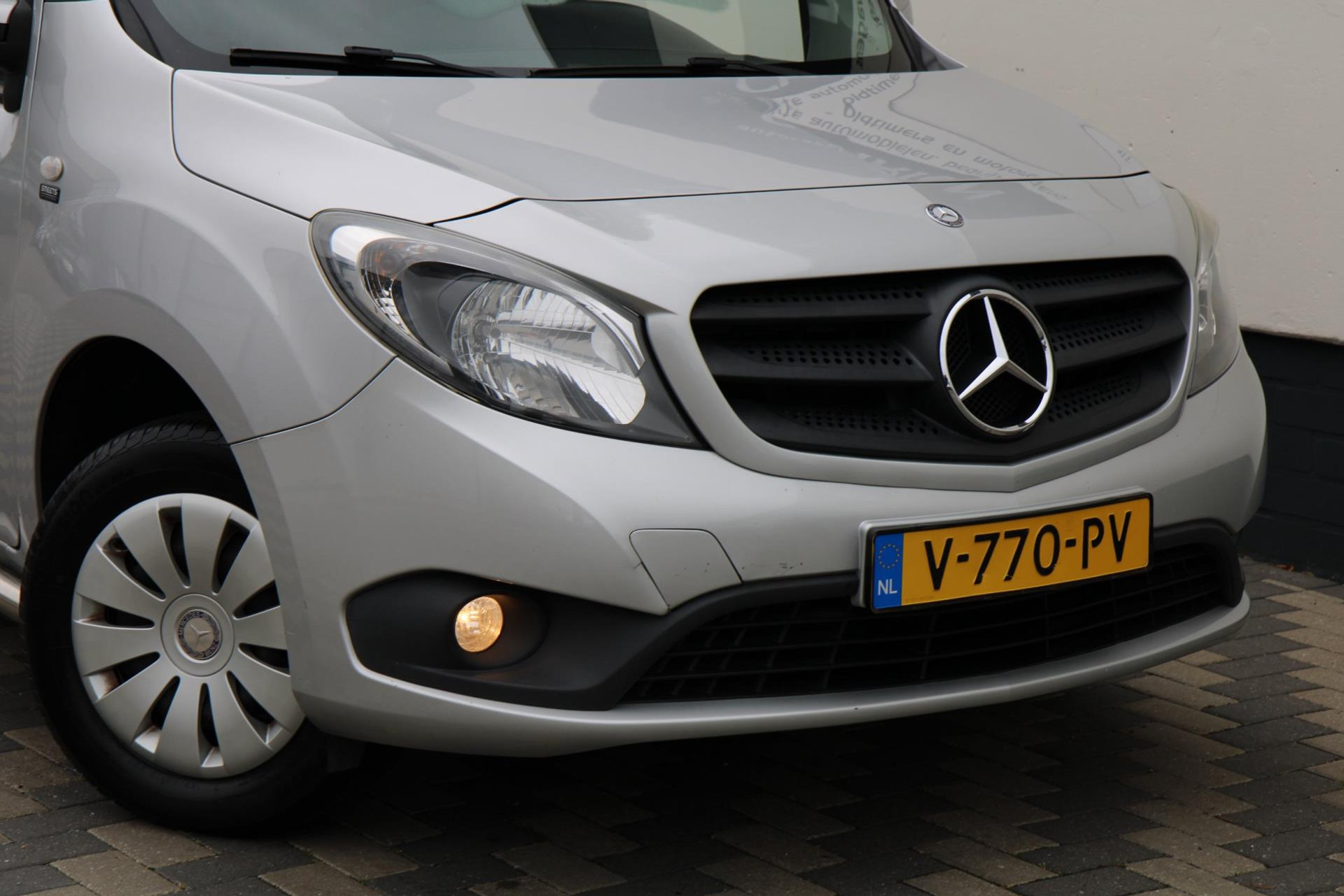 46554813-54.jpg