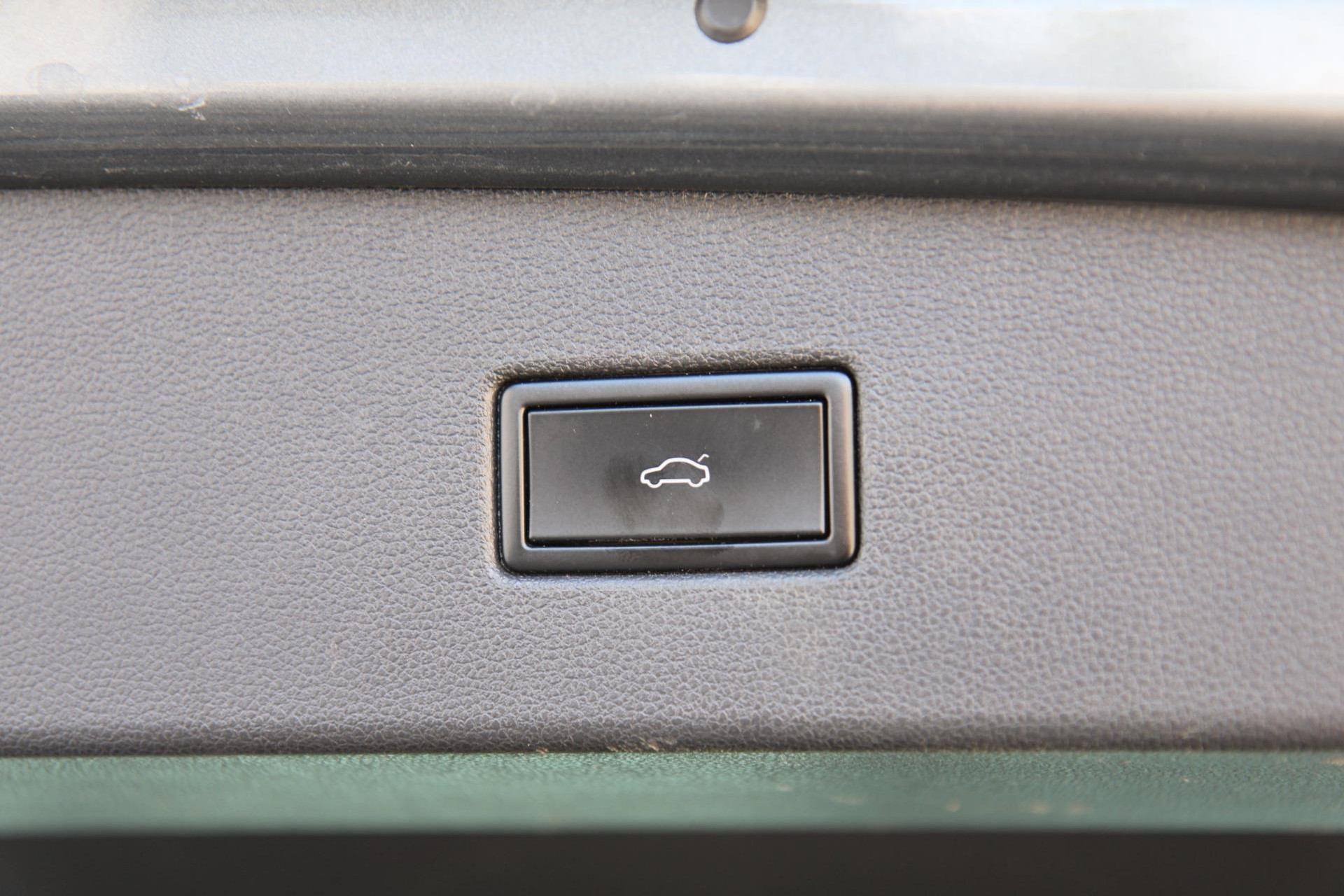 46744806-76.jpg