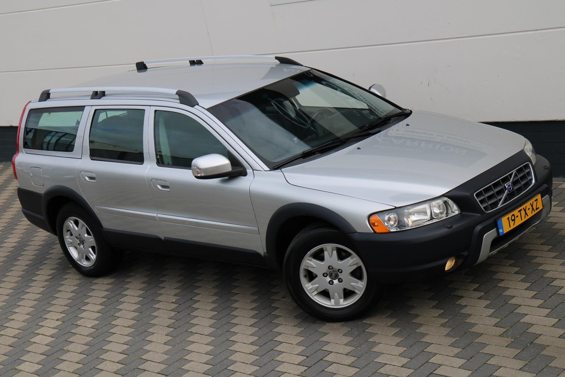 46746046-76.jpg