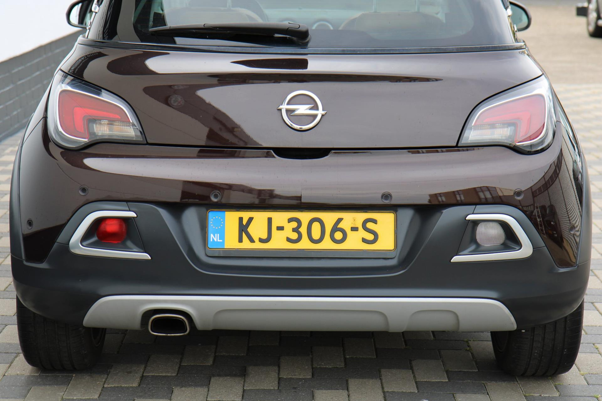 46882898-42.jpg