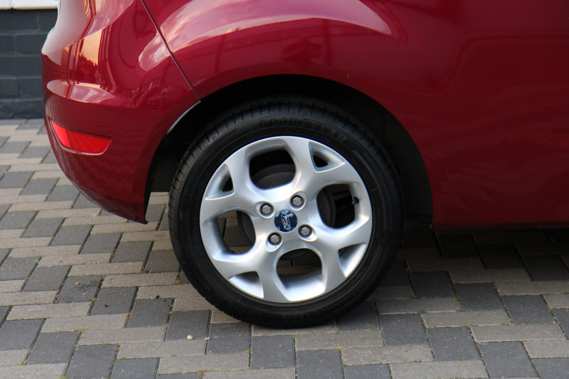 46948023-56.jpg