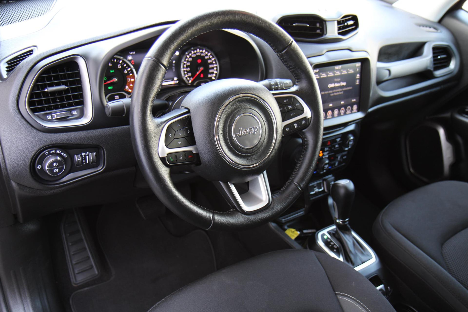 46957498-13.jpg