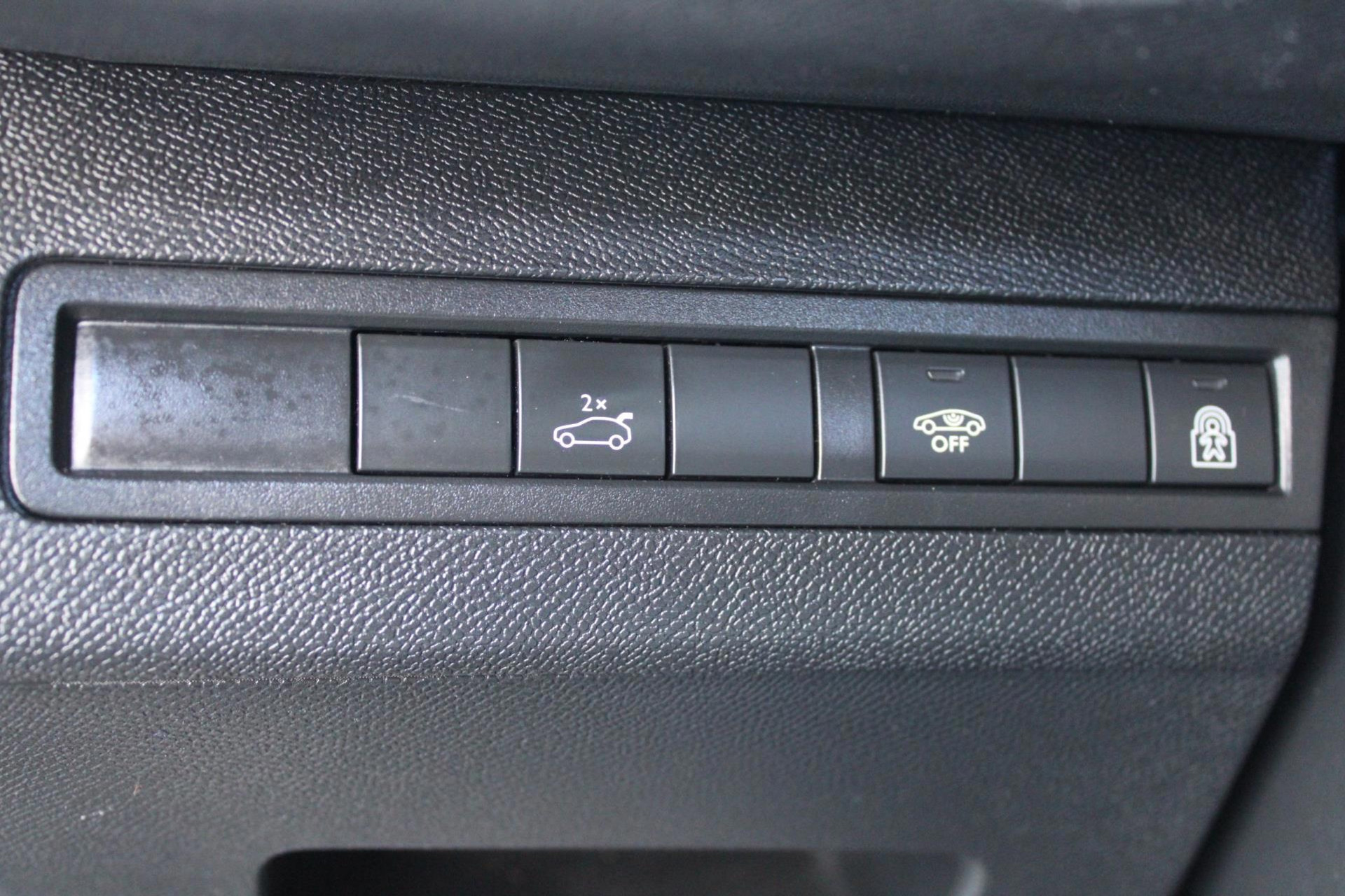 46972451-77.jpg