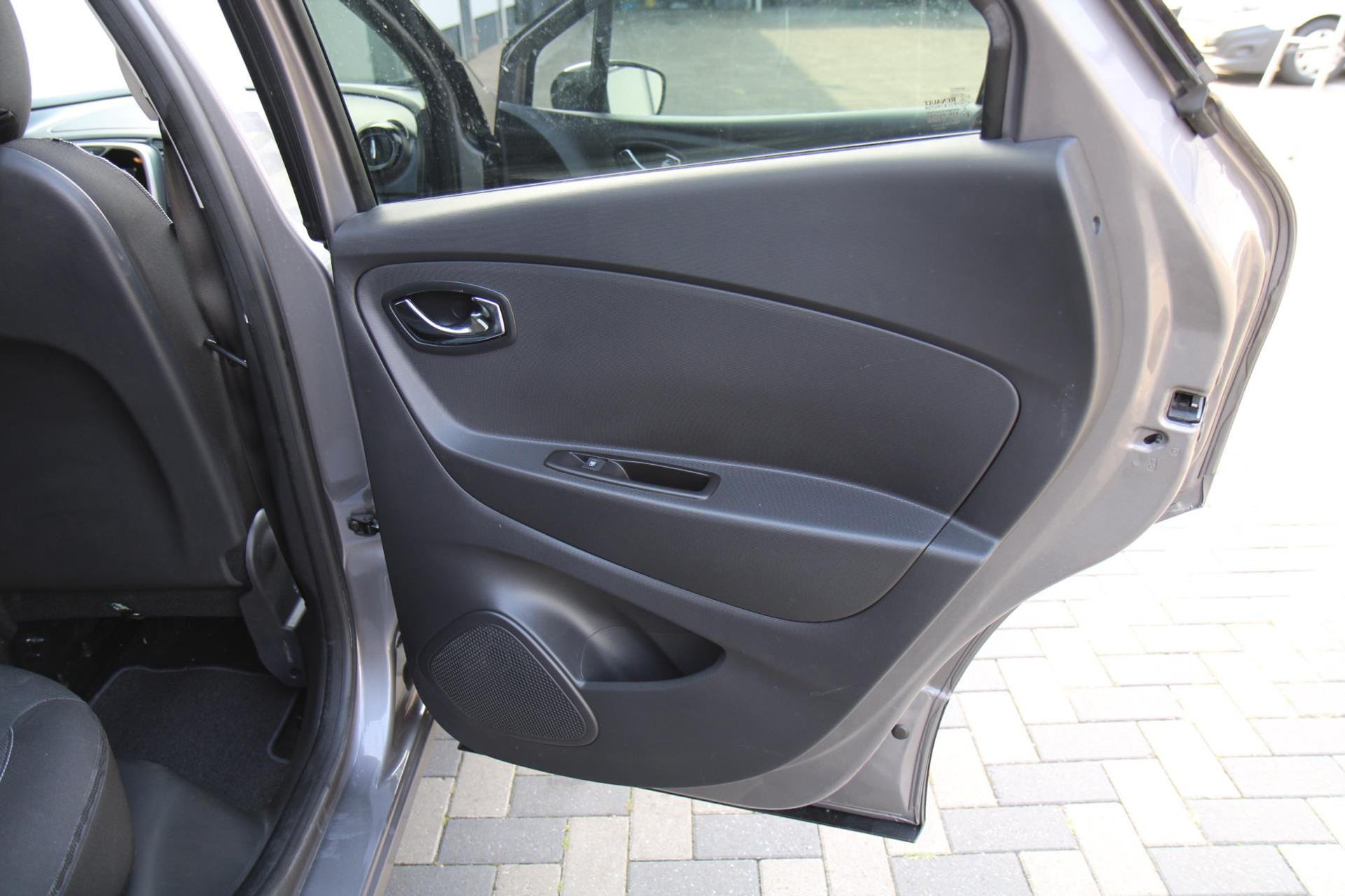 46994377-54.jpg
