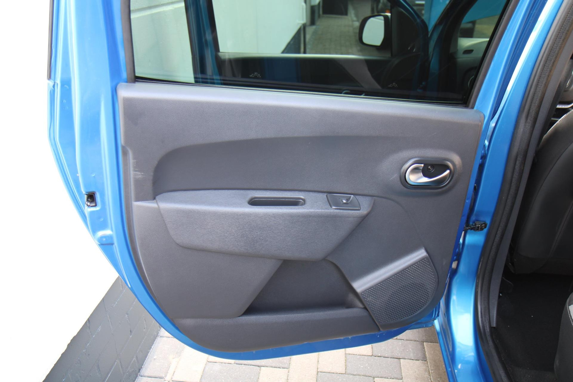 47017057-66.jpg