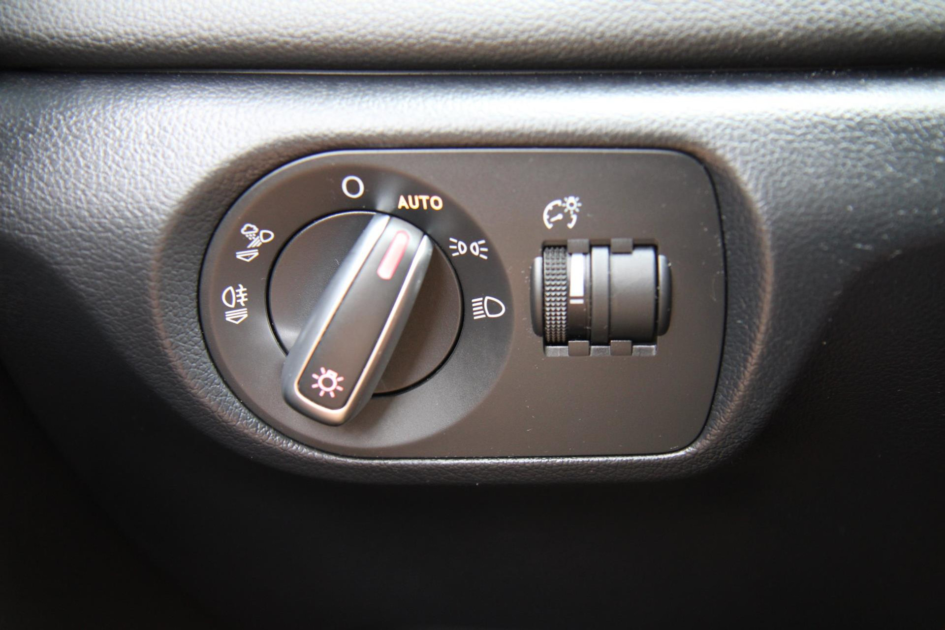 47043022-24.jpg