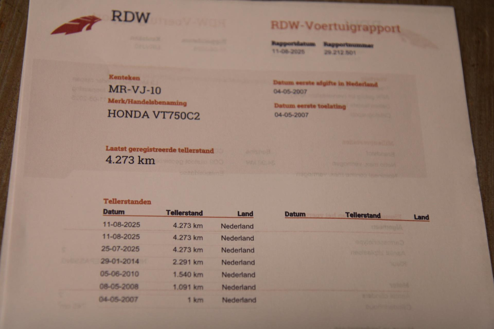 47043067-12.jpg