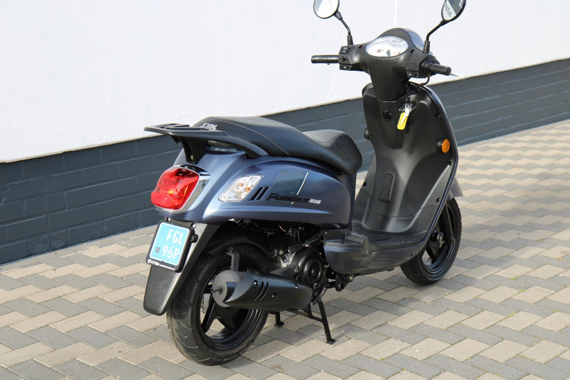 47043195-3.jpg