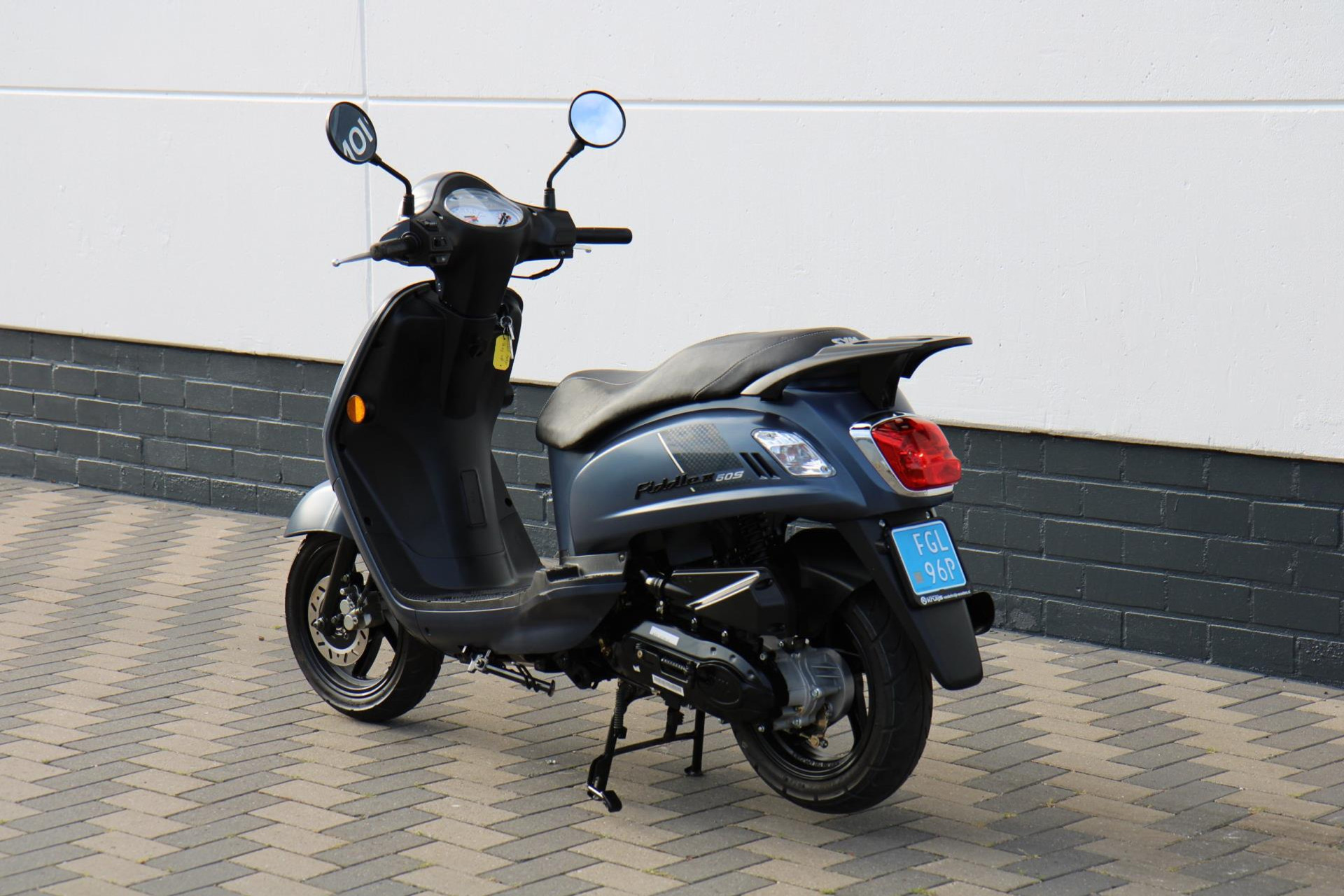 47043195-5.jpg
