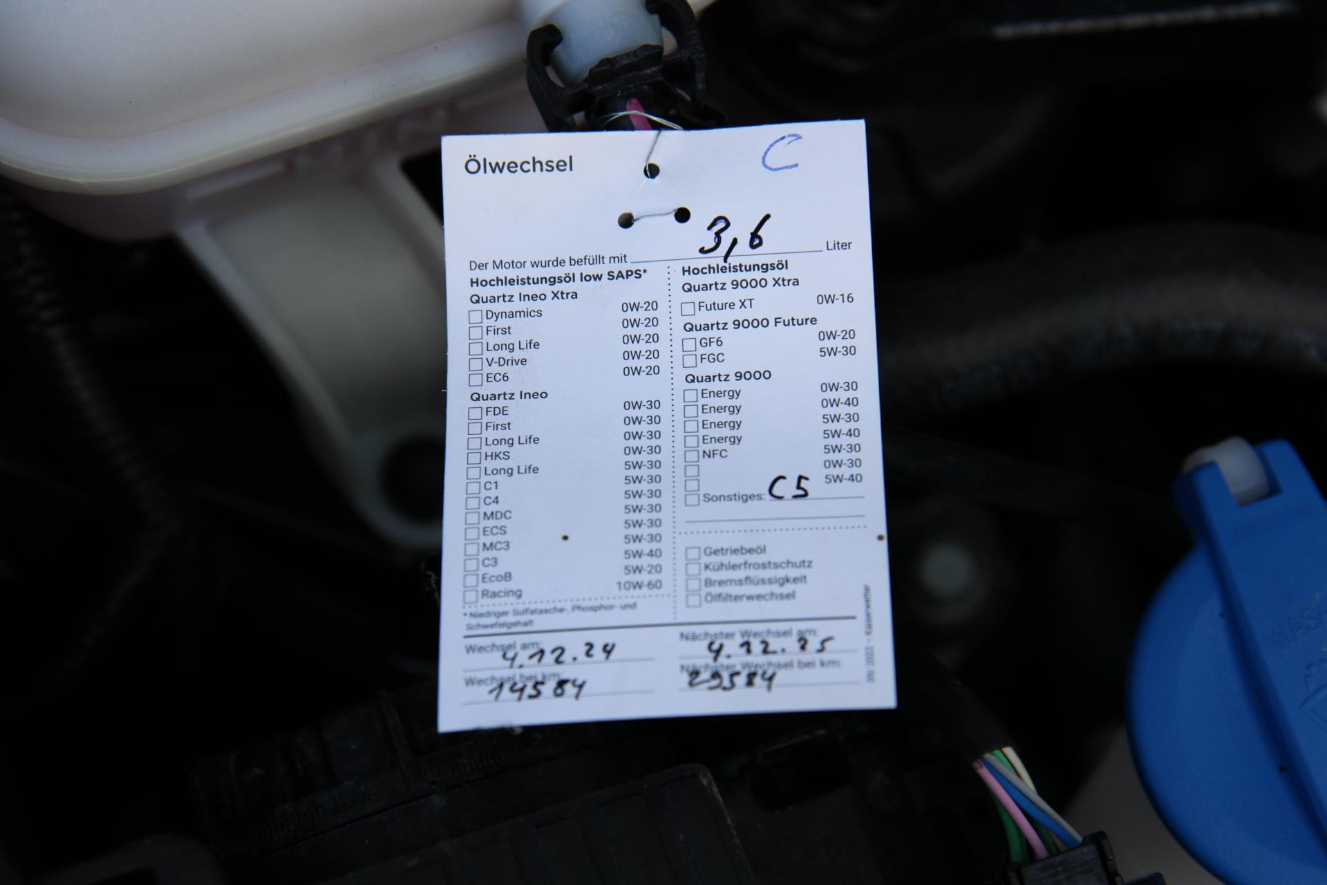 47098517-39.jpg