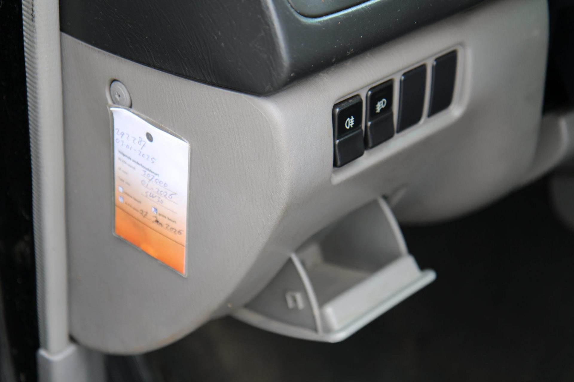47205810-13.jpg