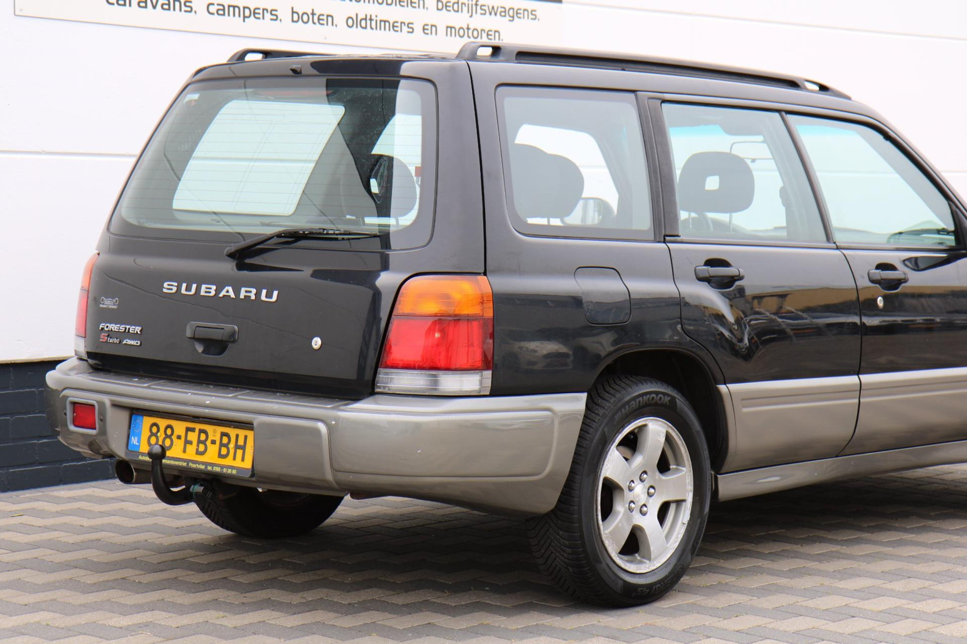 47205810-44.jpg