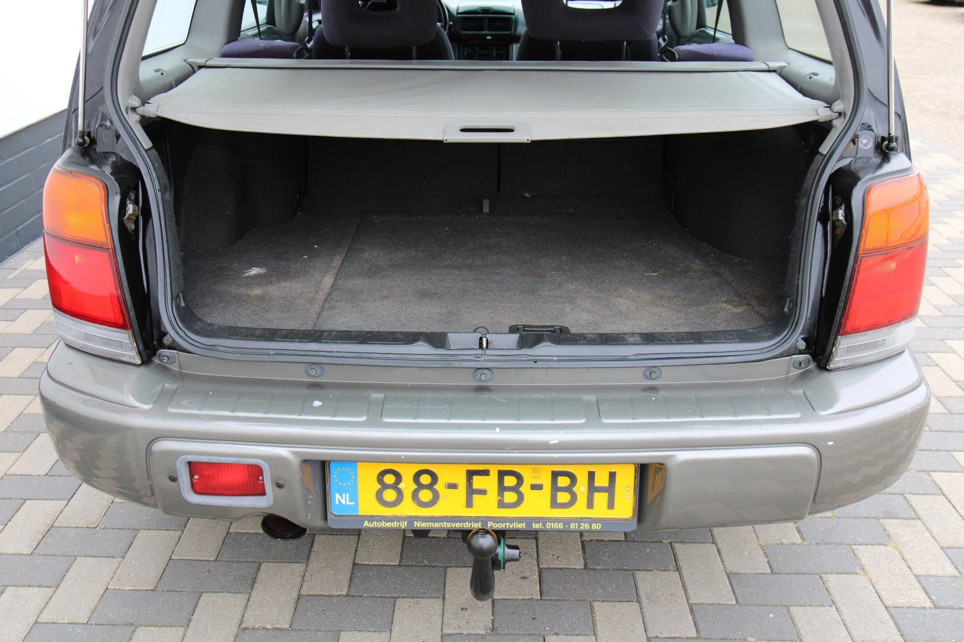 47205810-47.jpg