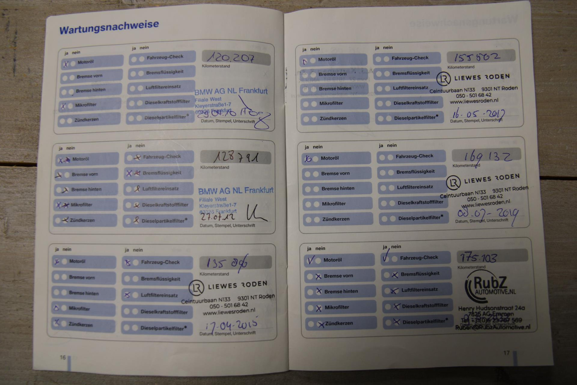 47332727-28.jpg