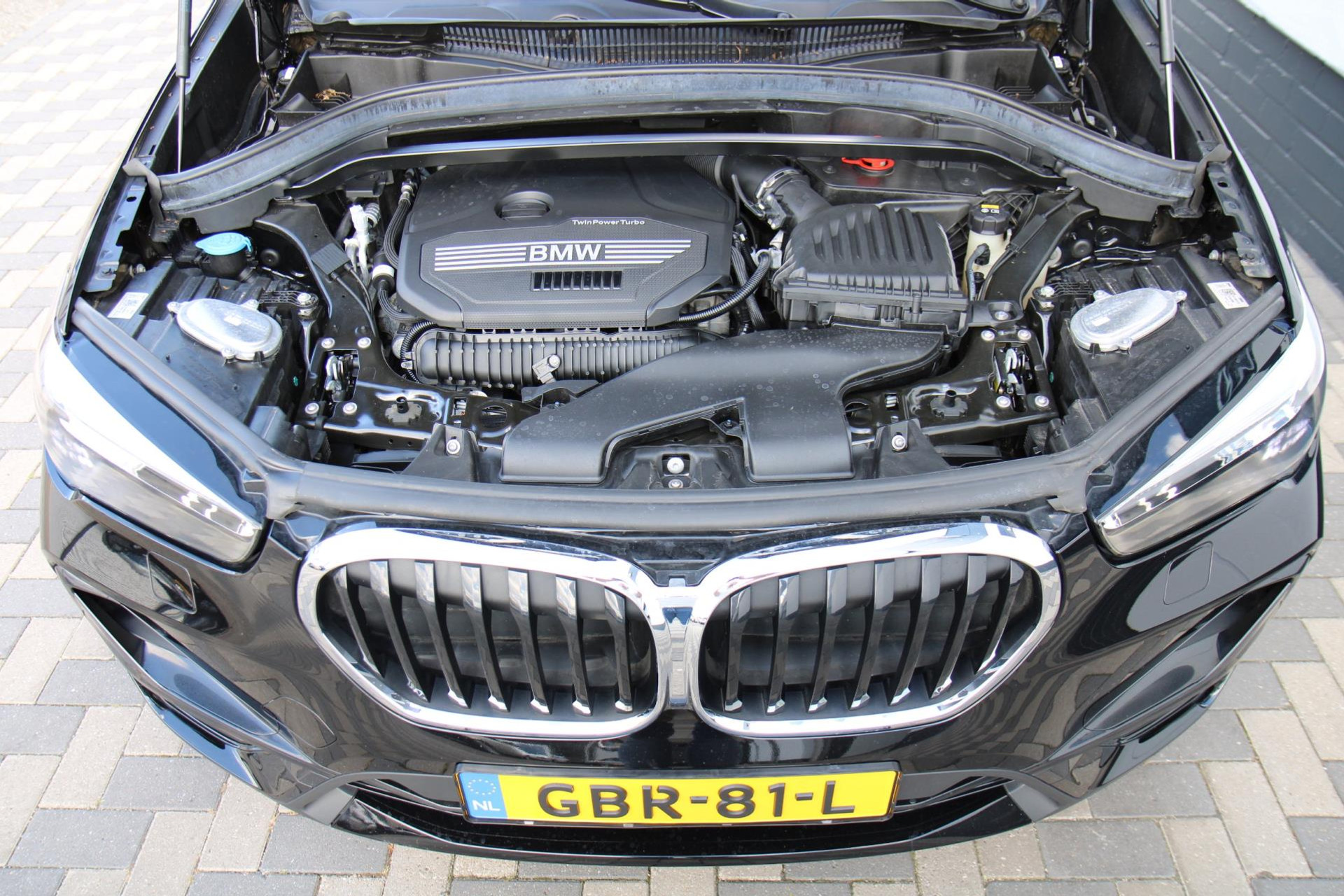 47332731-47.jpg
