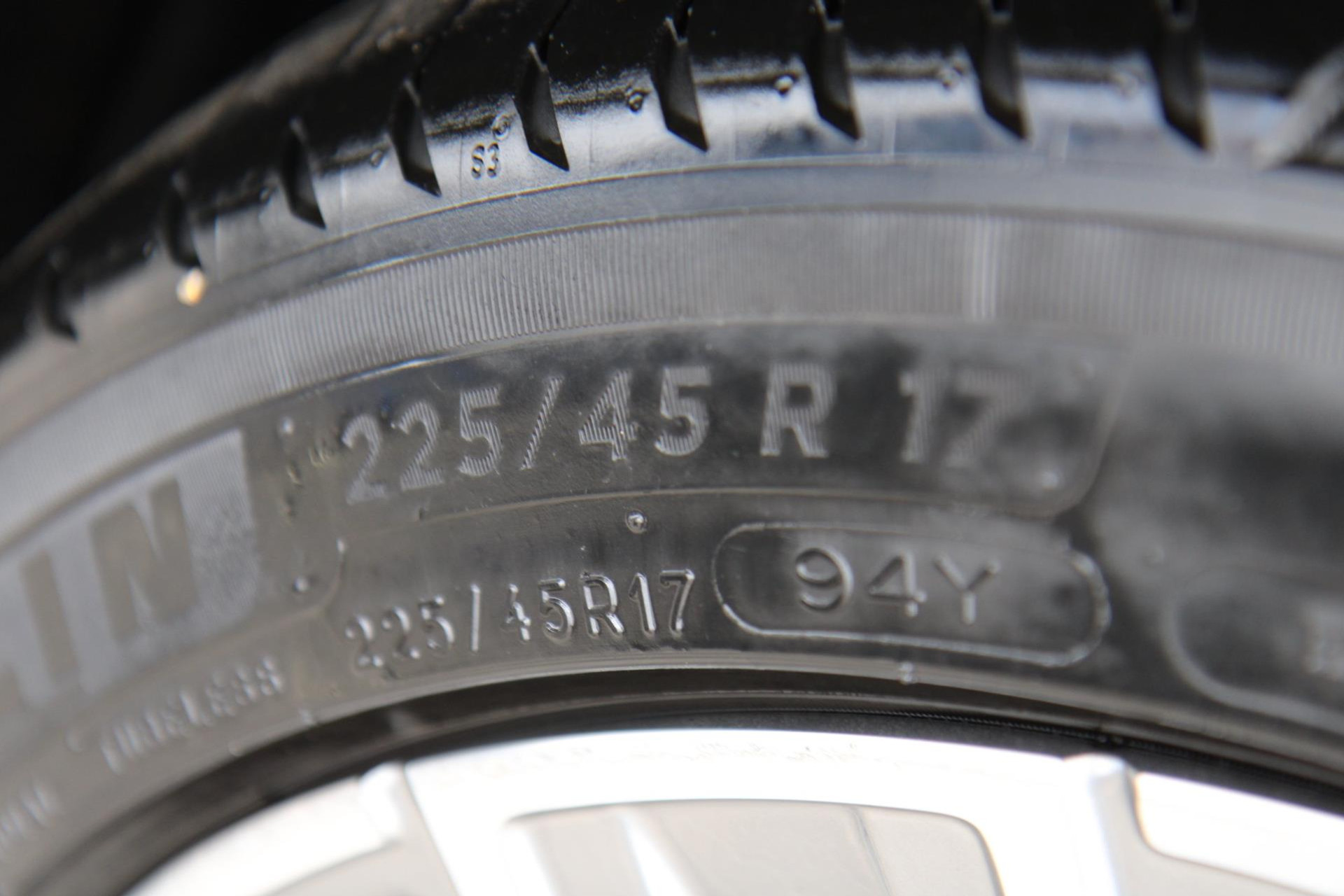 47380168-73.jpg
