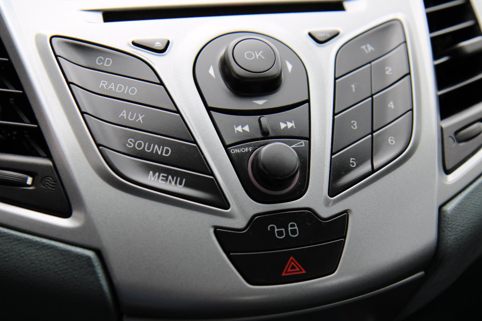47402003-14.jpg