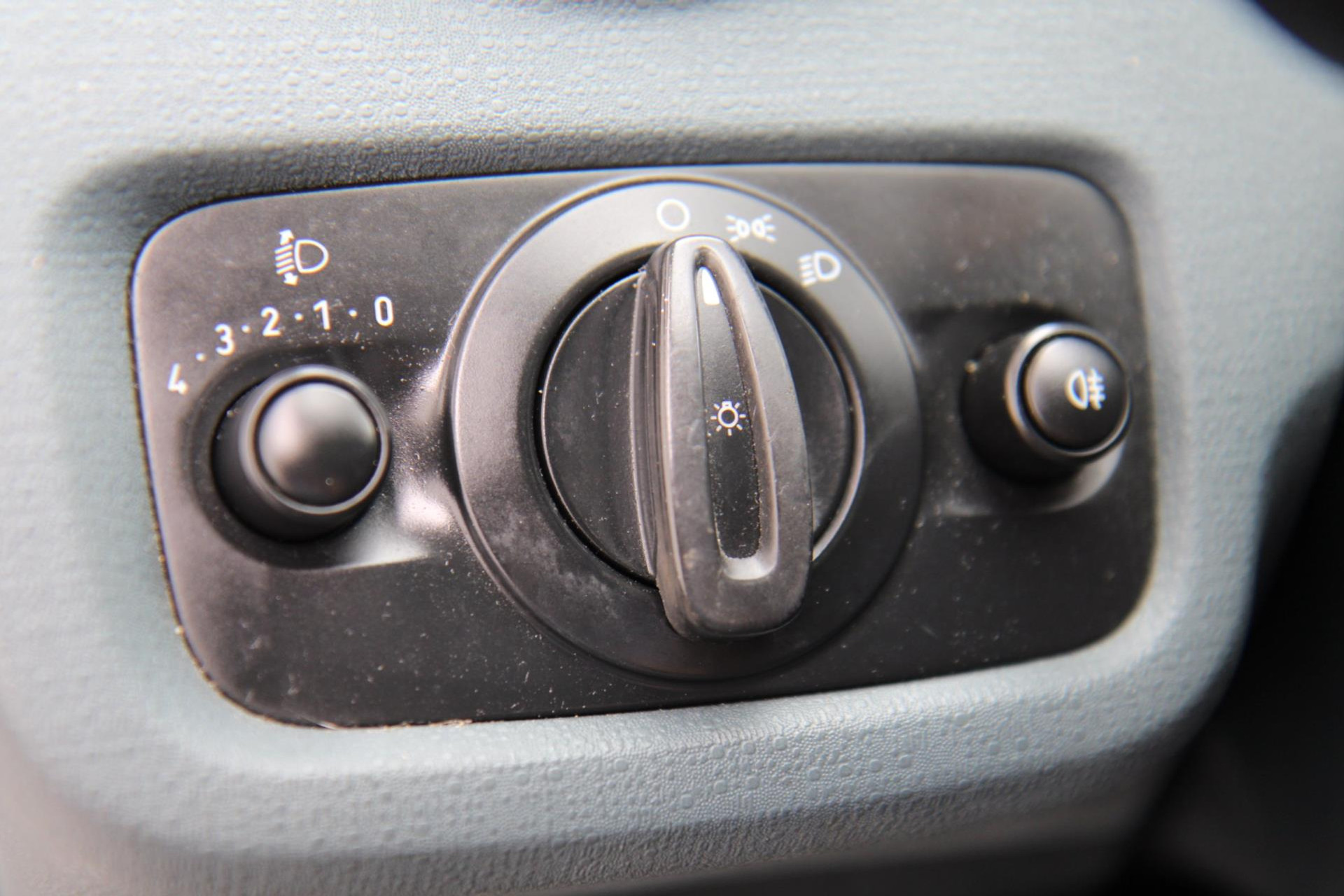 47402003-16.jpg