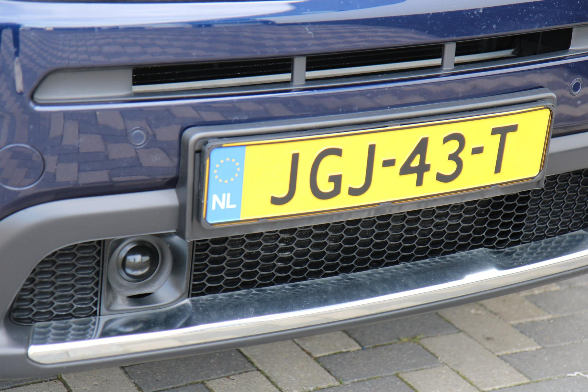 47494123-87.jpg