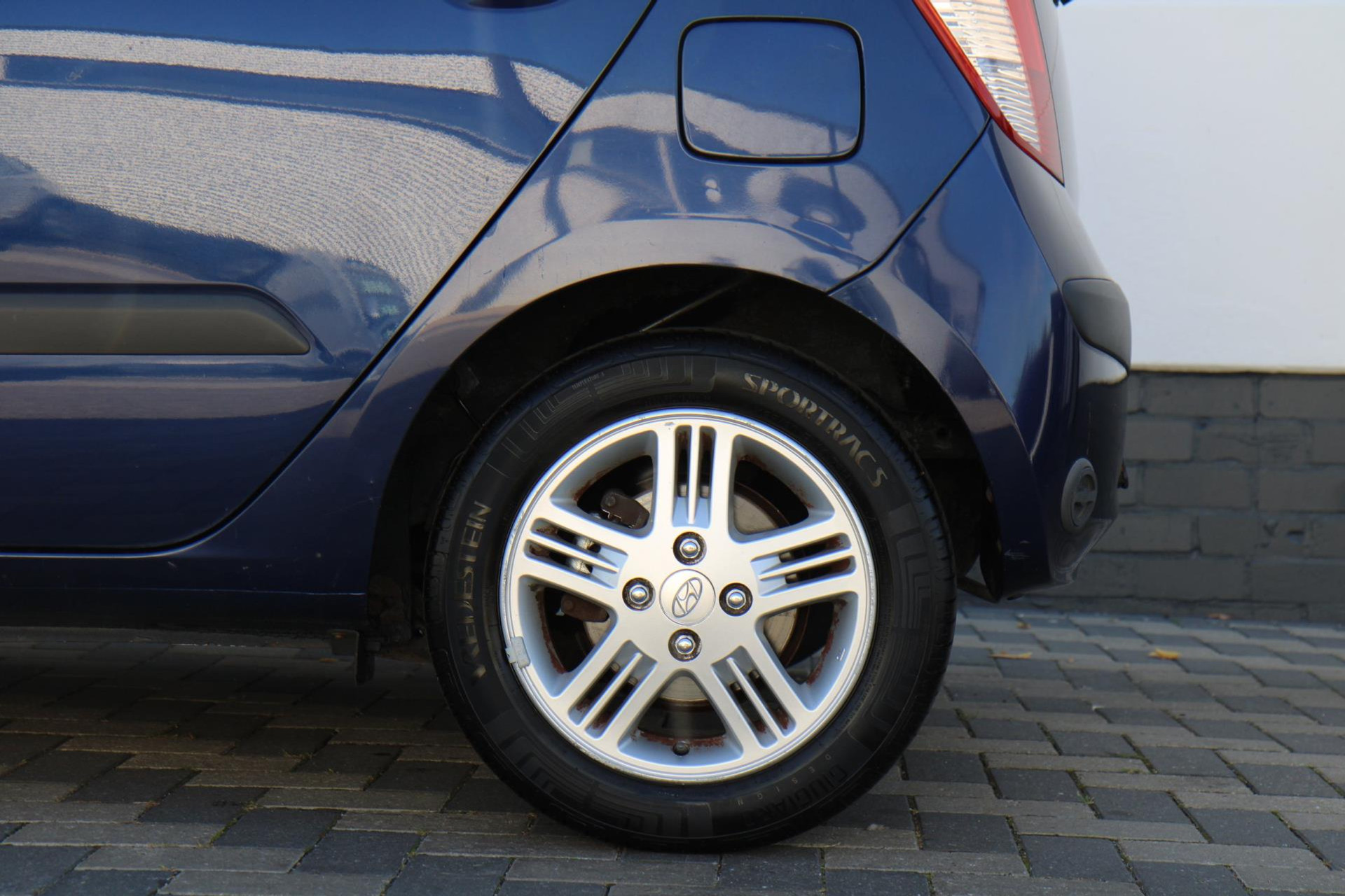 47516980-57.jpg