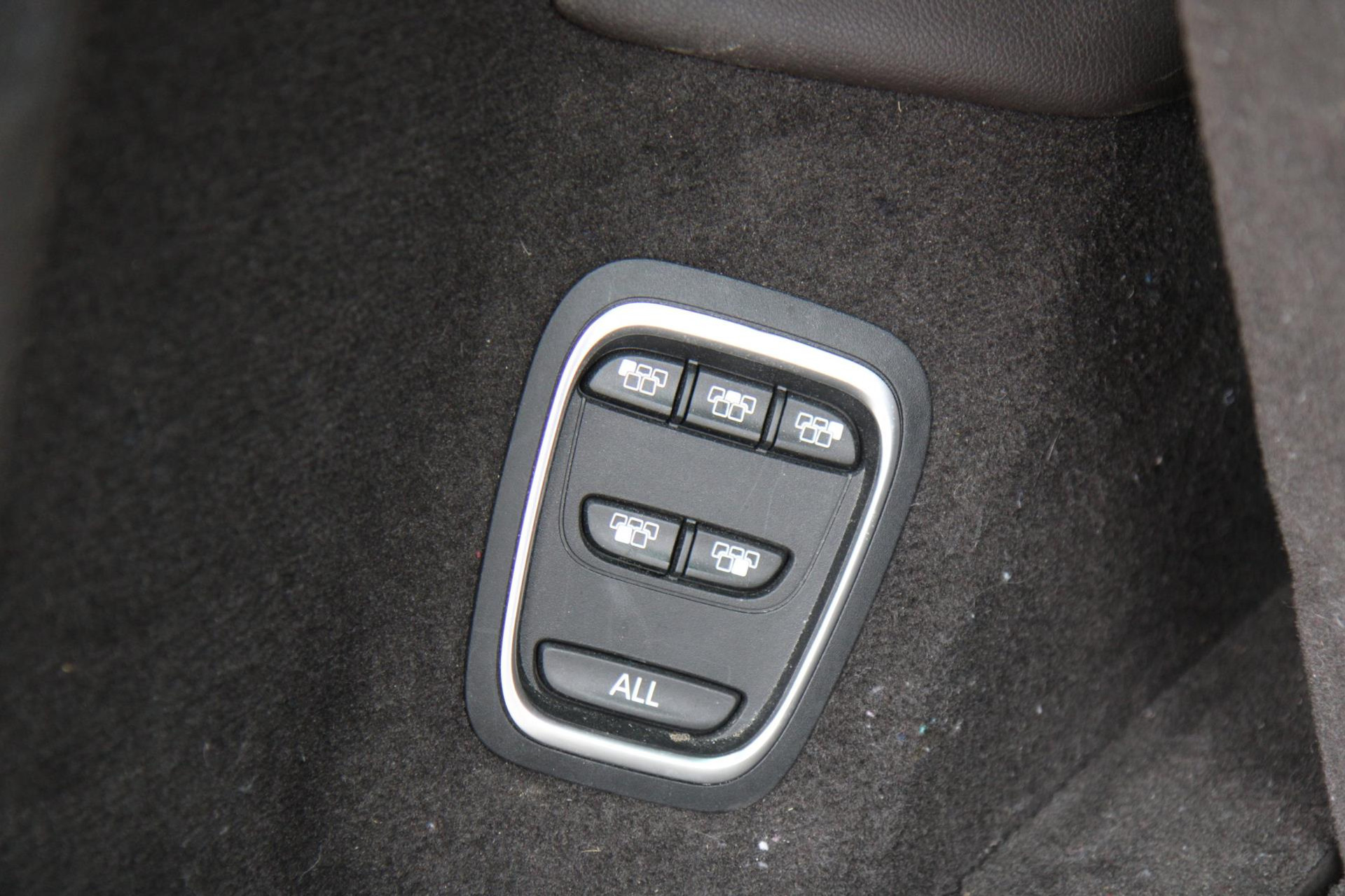 47716447-60.jpg