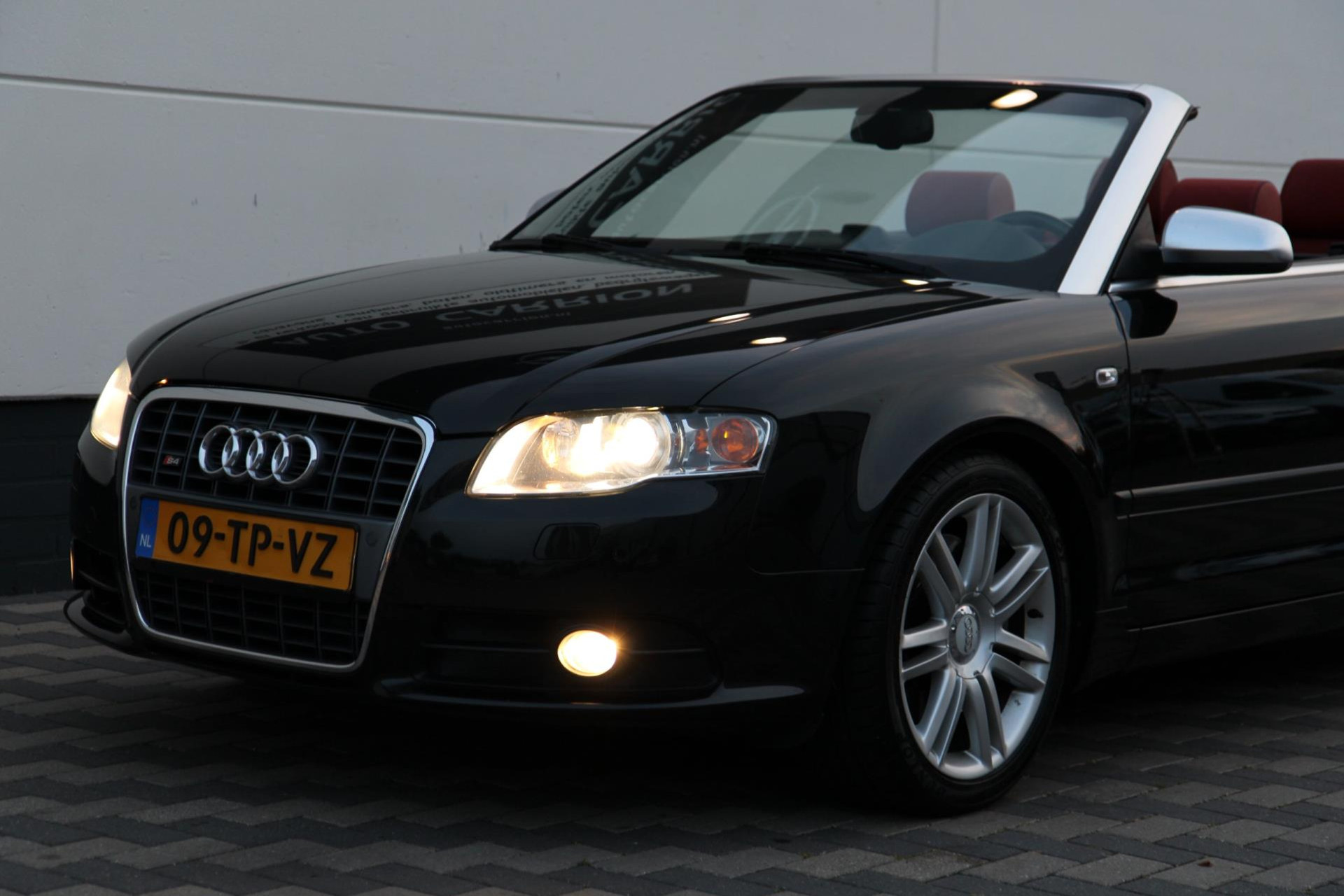 47767946-71.jpg