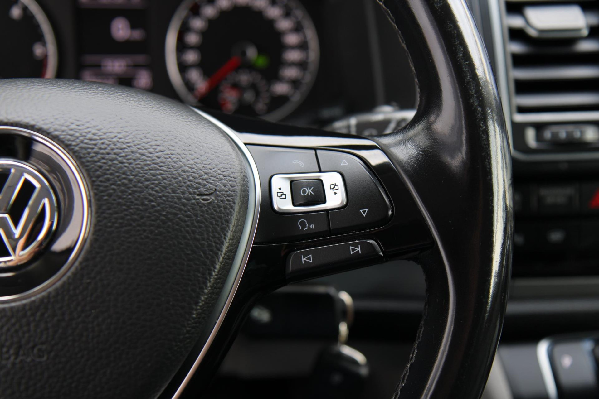 47950764-13.jpg