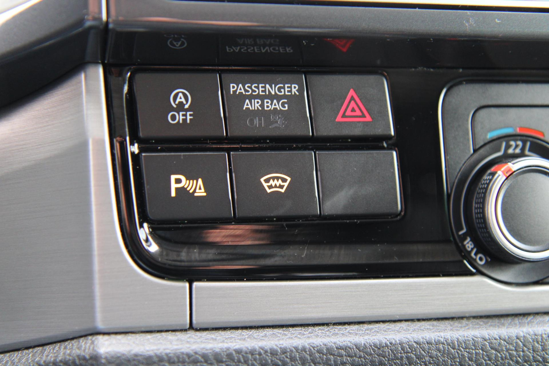 47950764-19.jpg