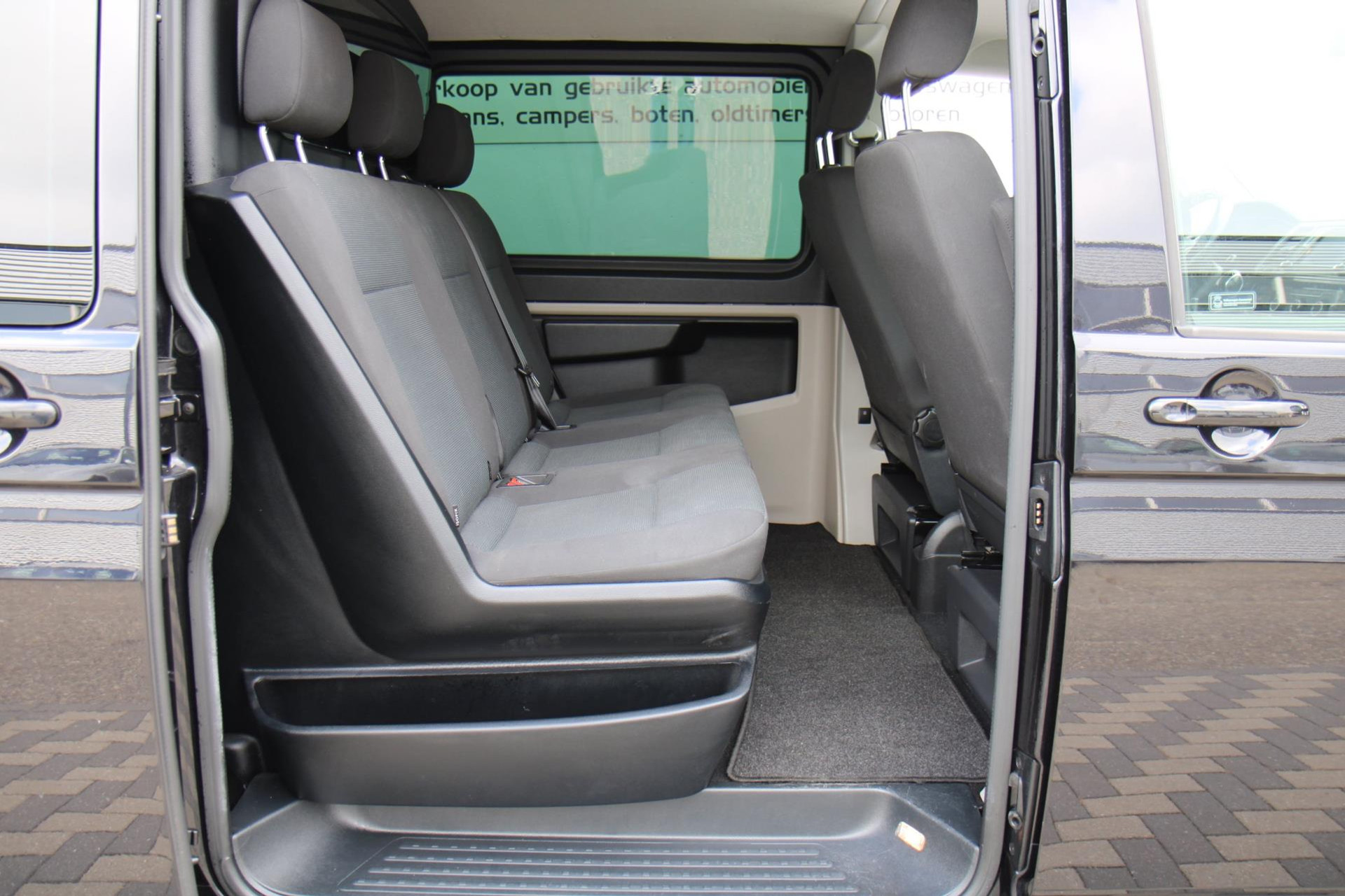 47950764-50.jpg