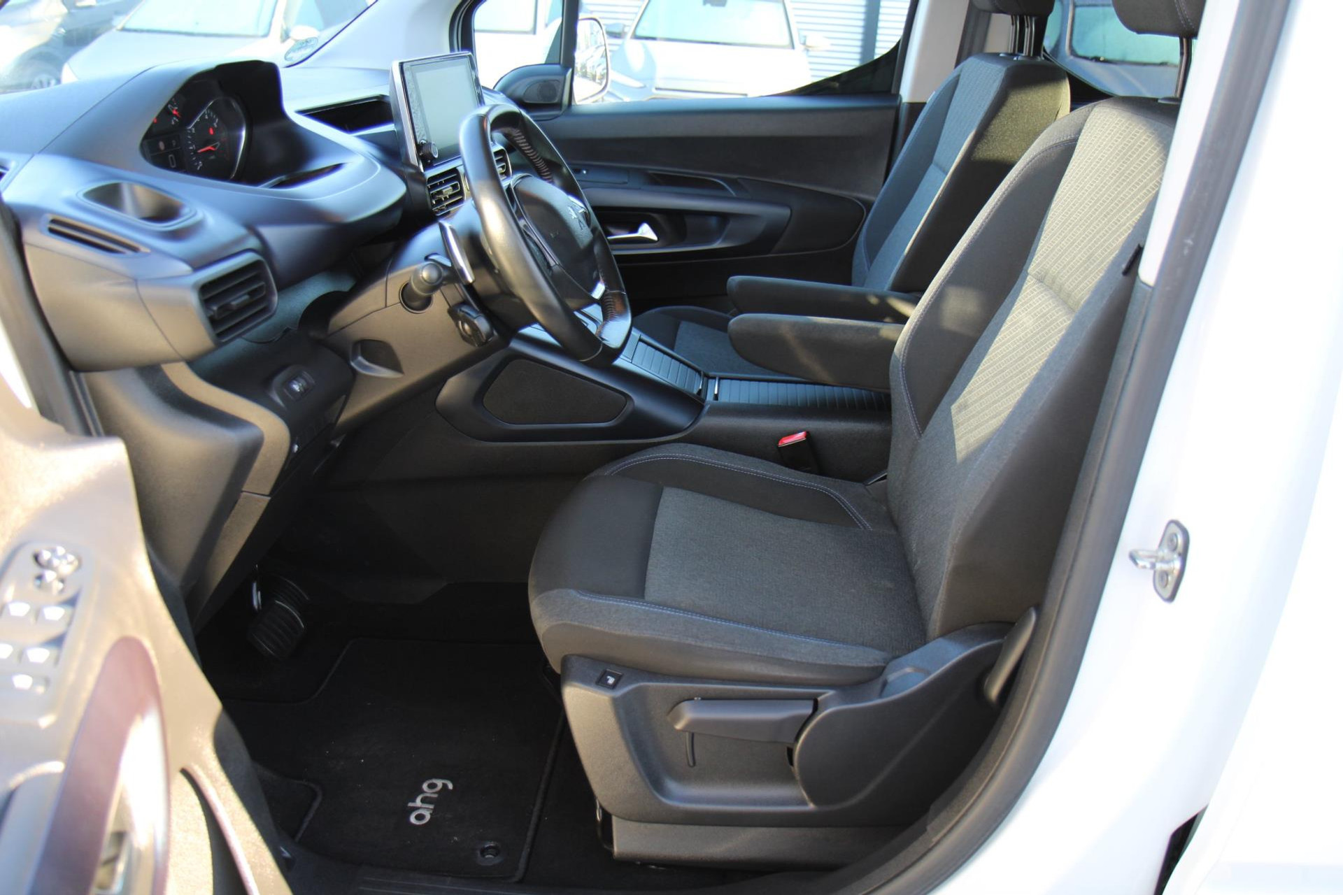 47950791-8.jpg