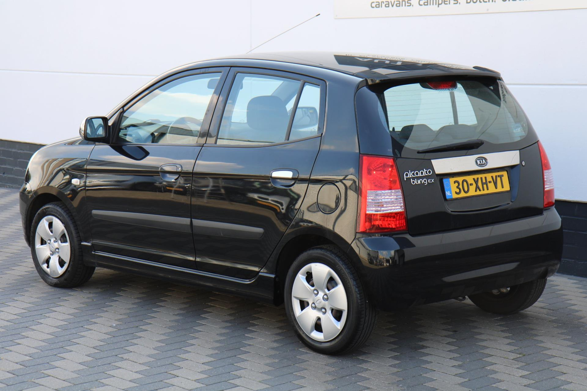 47995127-6.jpg