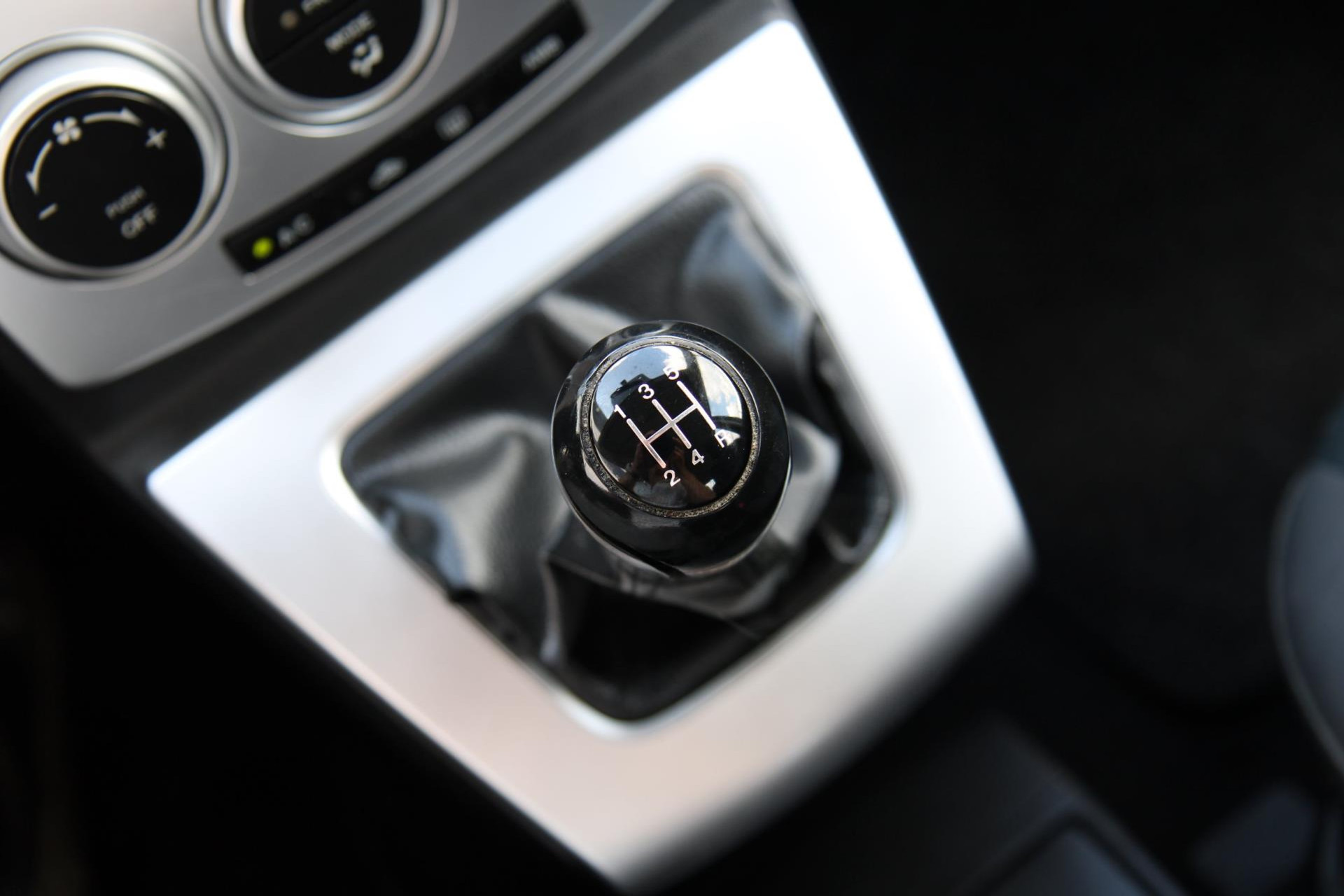 47996288-17.jpg