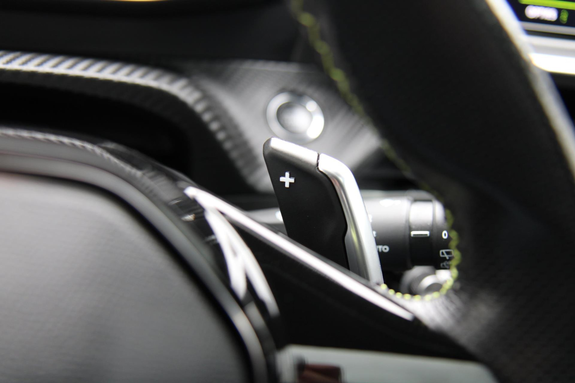 48090426-17.jpg