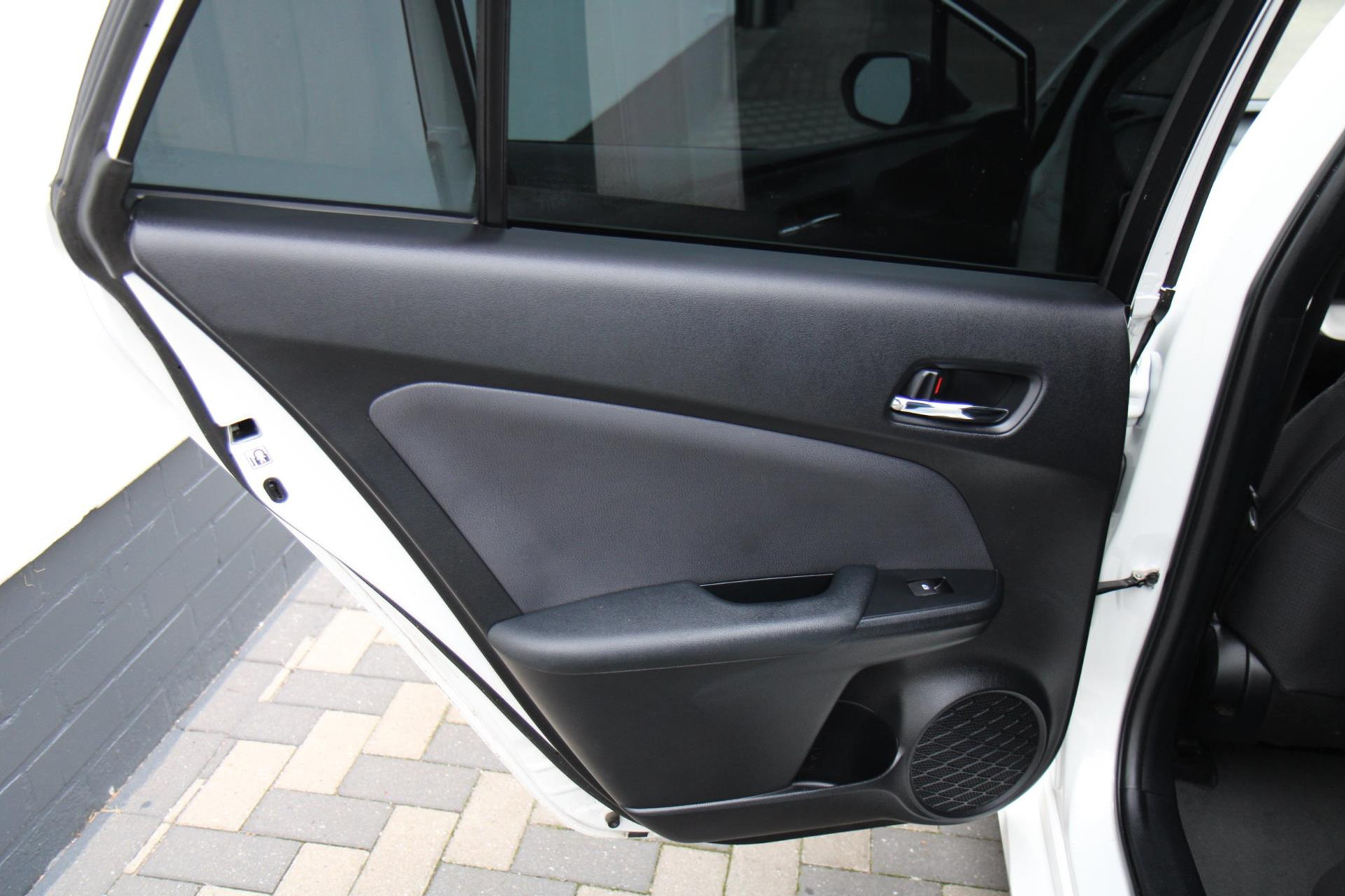 48306949-84.jpg