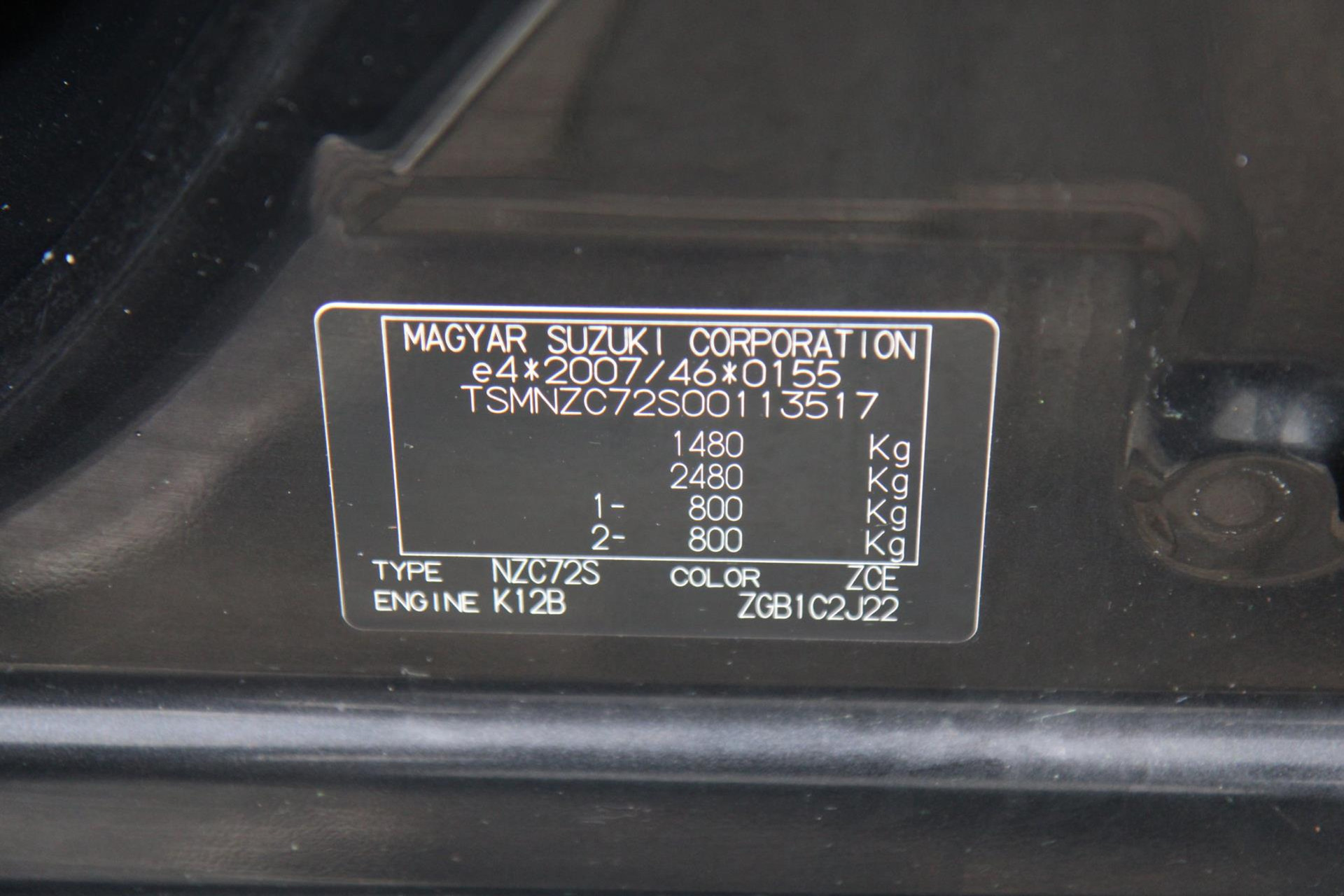 48513928-22.jpg