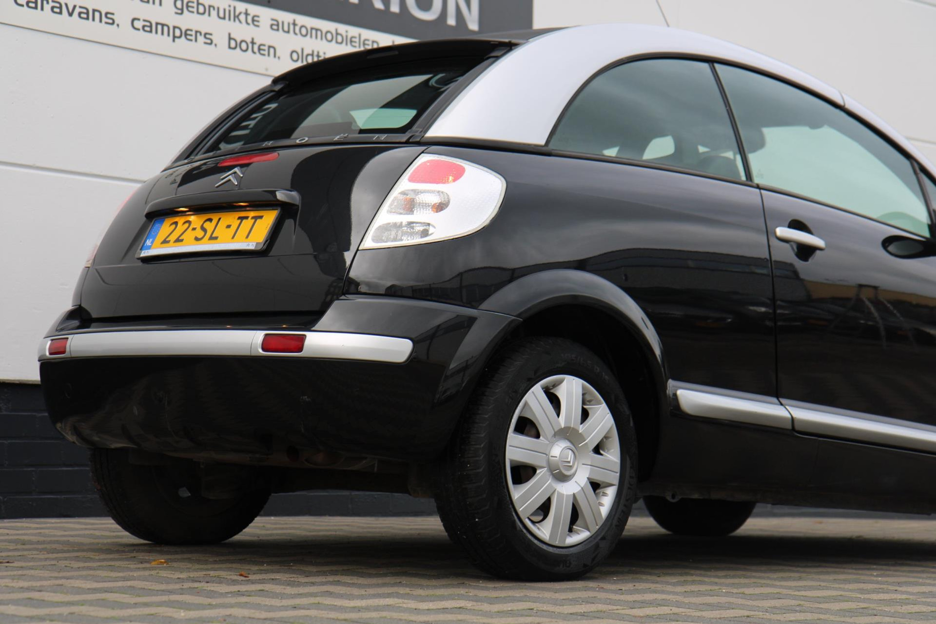 48561748-41.jpg