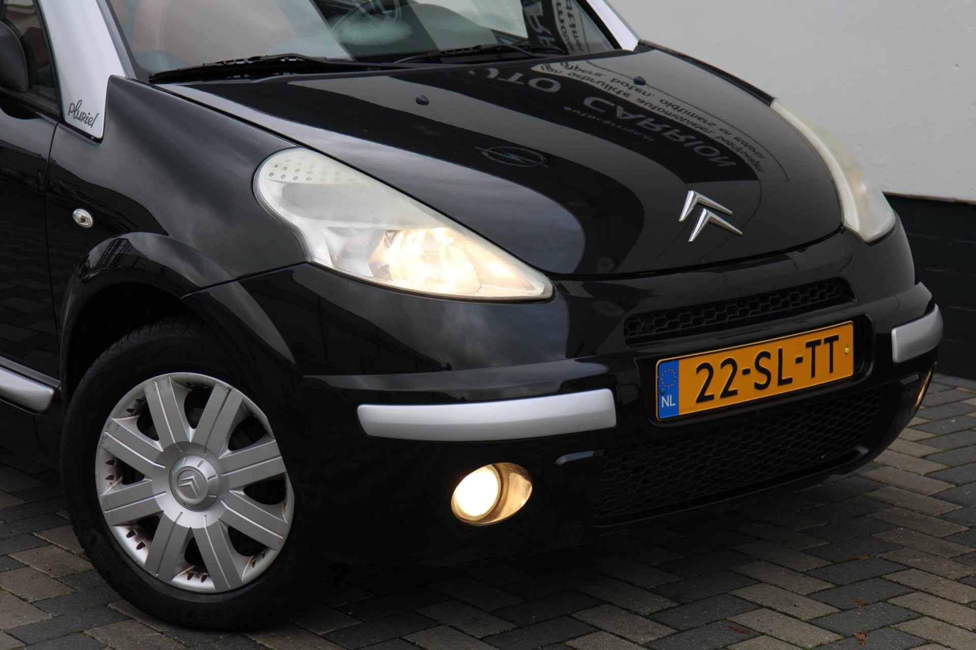 48561748-54.jpg