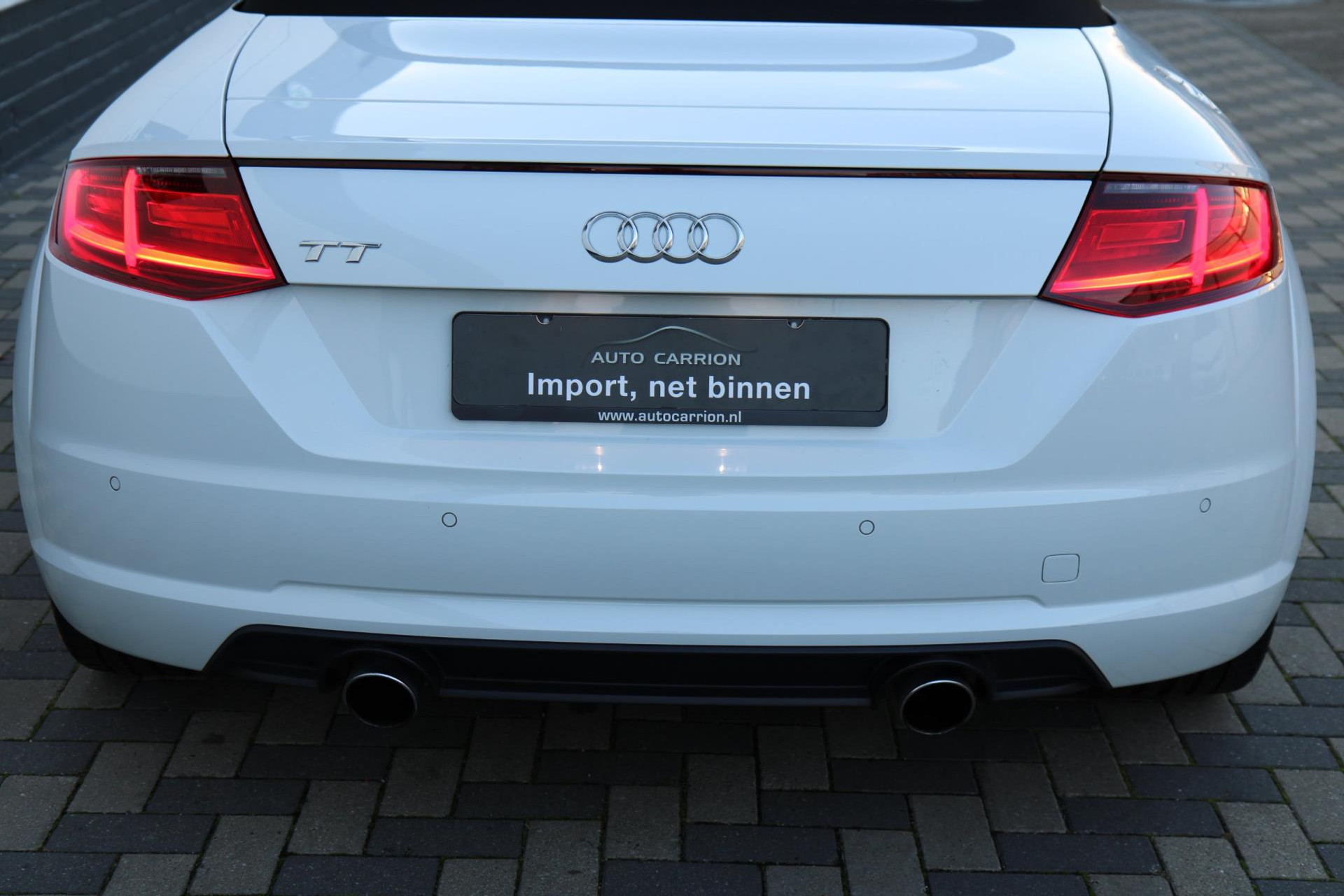 48616855-44.jpg