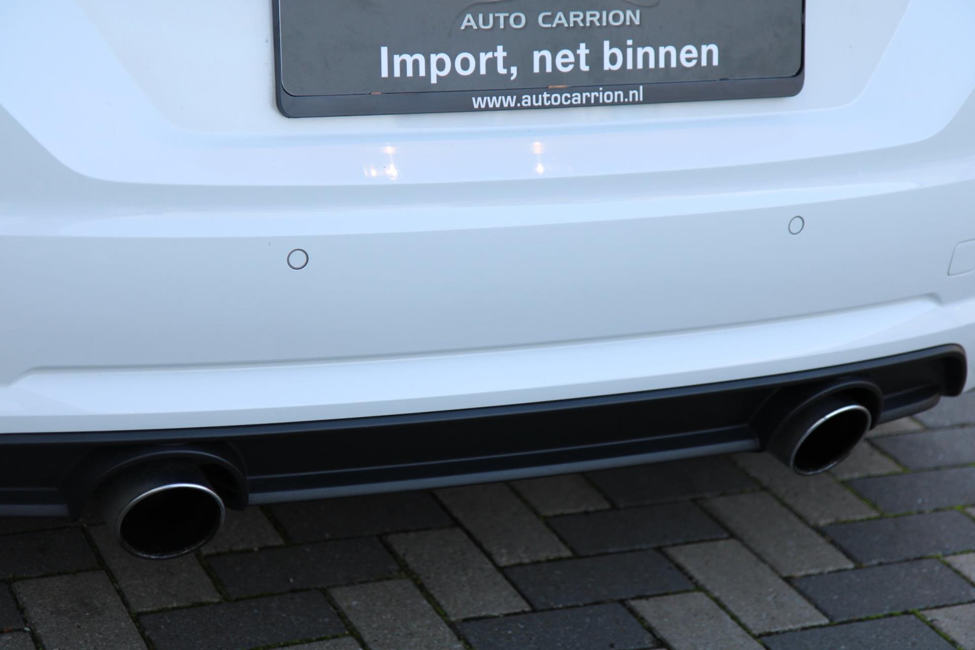 48616855-51.jpg