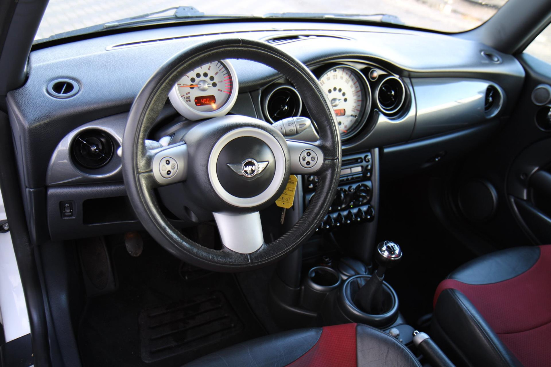 48651861-10.jpg