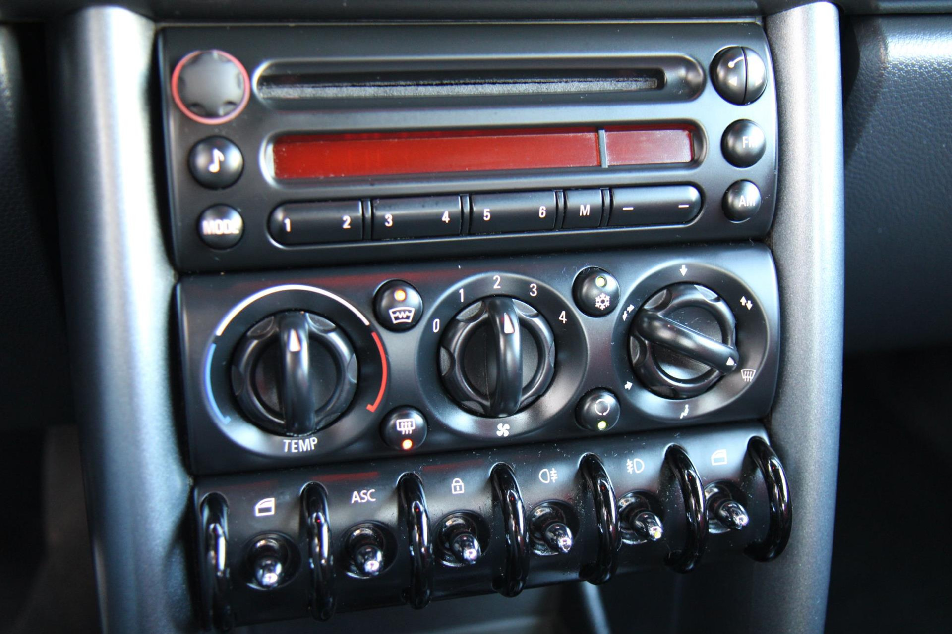 48651861-15.jpg