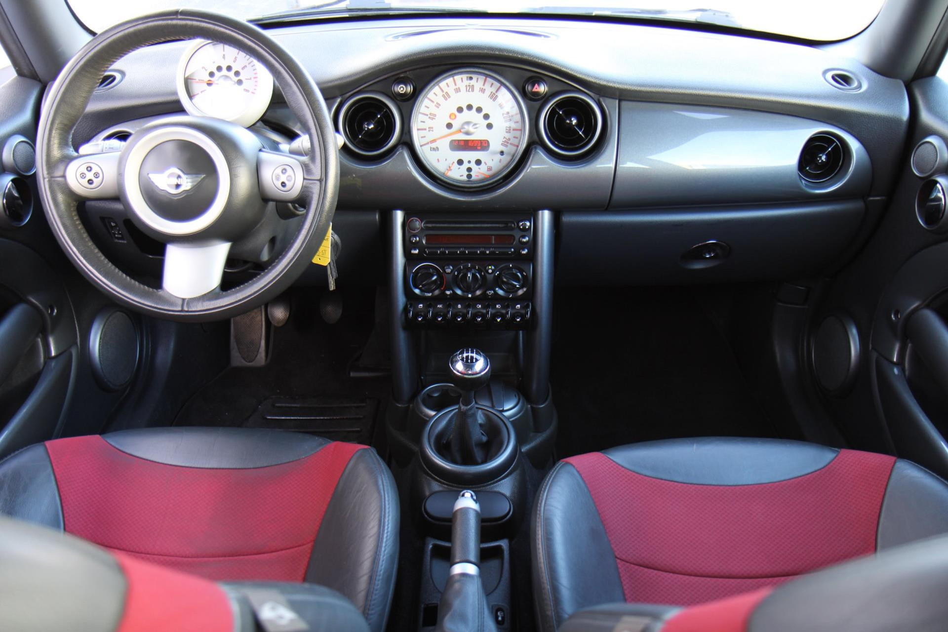48651861-9.jpg
