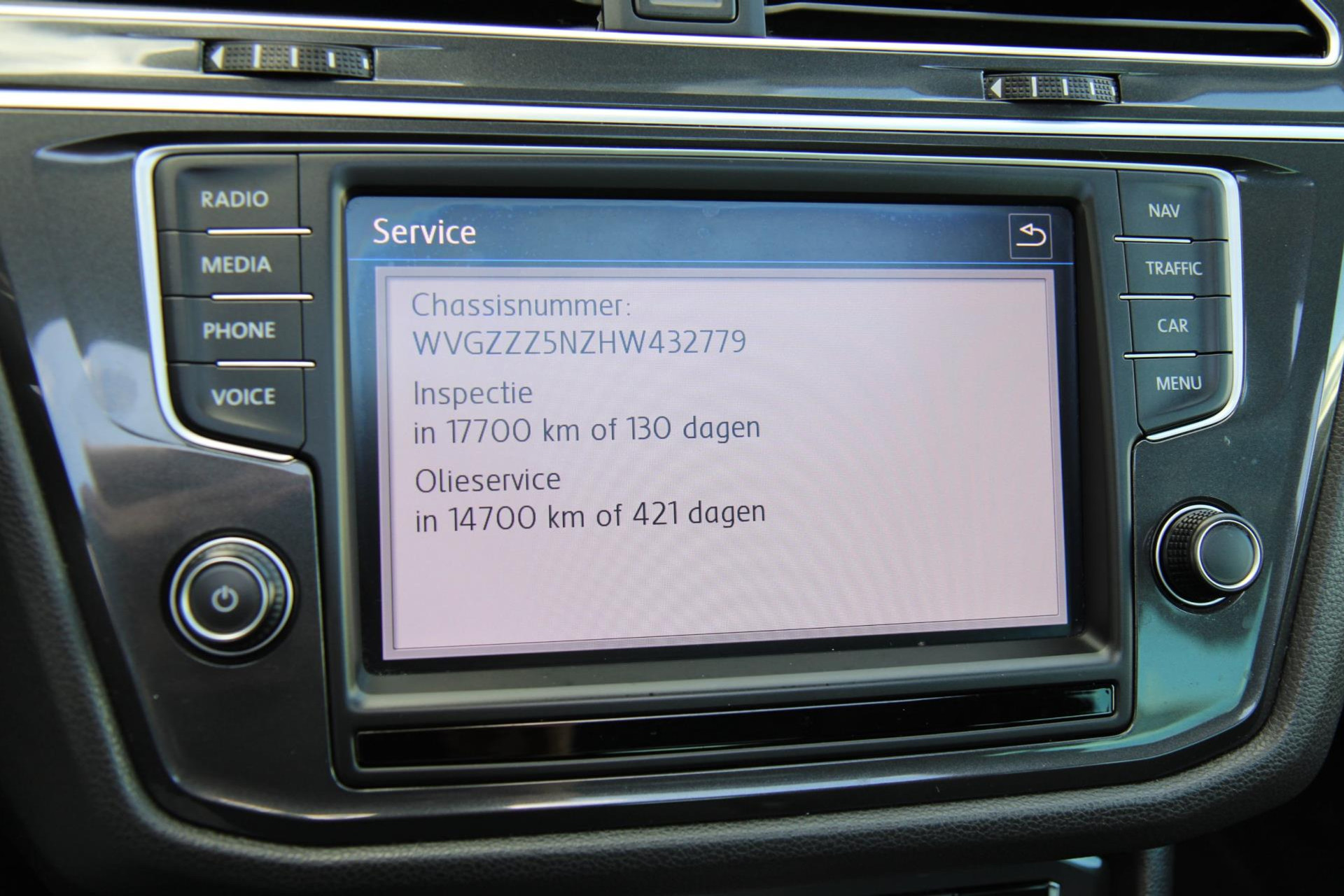 48668265-26.jpg