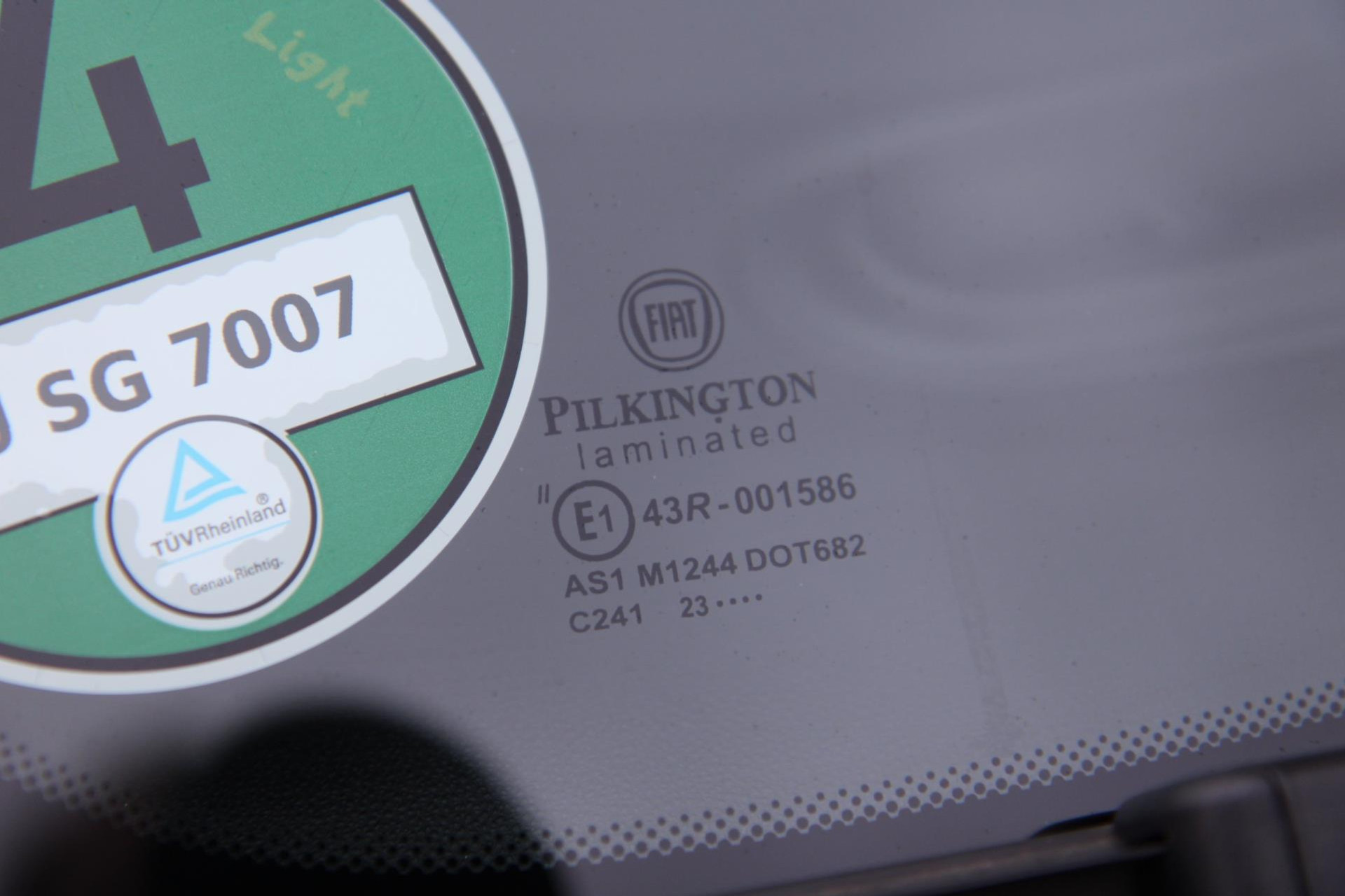 48686029-35.jpg